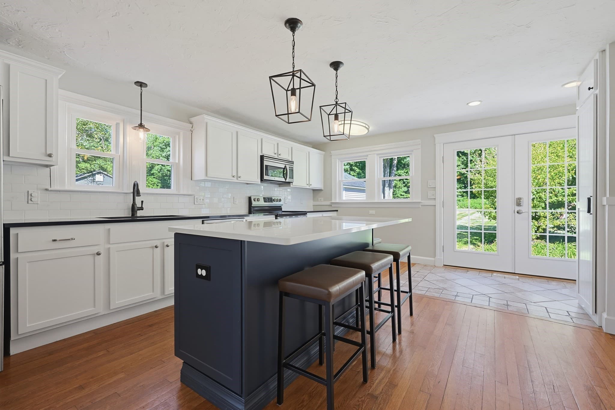 Single Family Residence at 191 Whitins Rd, Sutton MA 01590, Sutton, photo 7 of 37