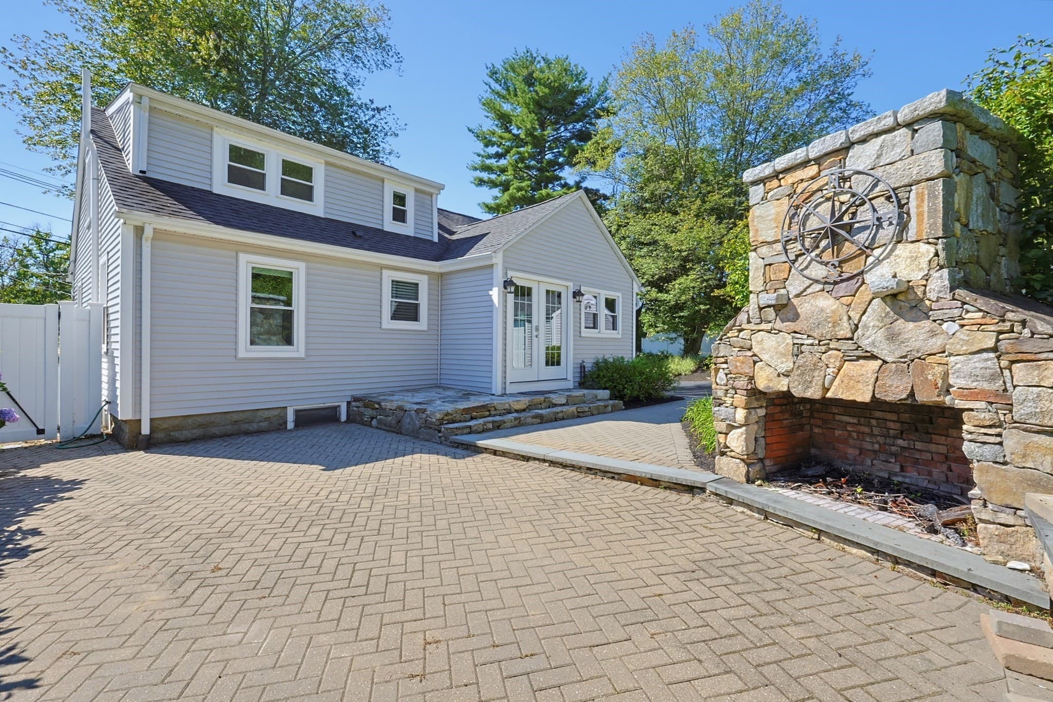 Single Family Residence at 191 Whitins Rd, Sutton MA 01590, Sutton, photo 3 of 37
