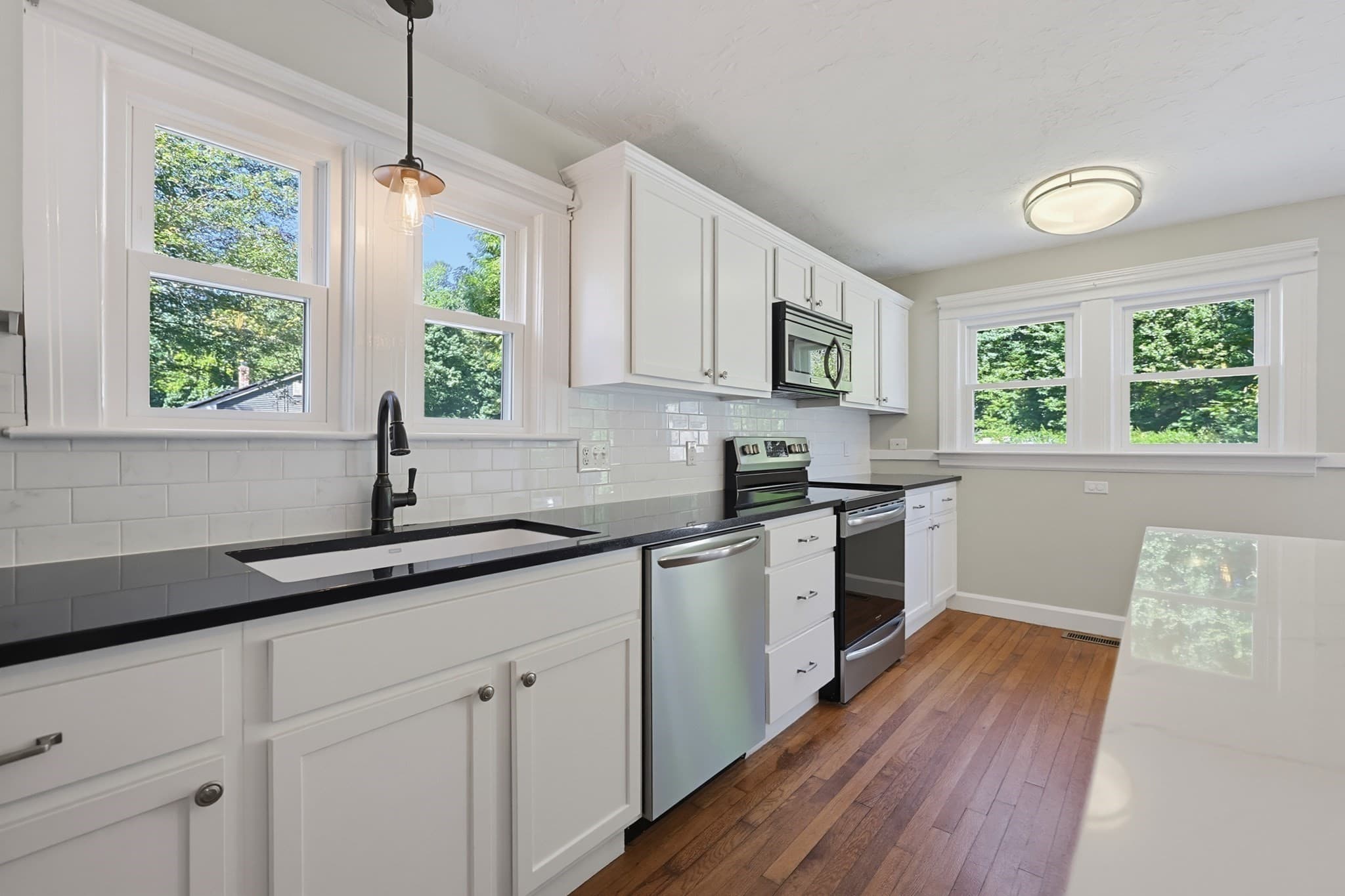Single Family Residence at 191 Whitins Rd, Sutton MA 01590, Sutton, photo 5 of 37