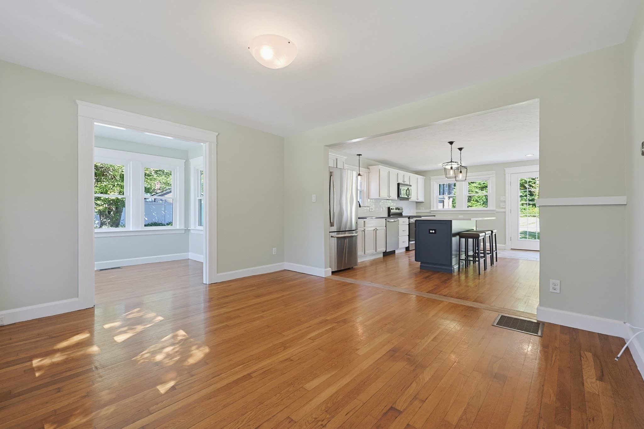 Single Family Residence at 191 Whitins Rd, Sutton MA 01590, Sutton, photo 9 of 37