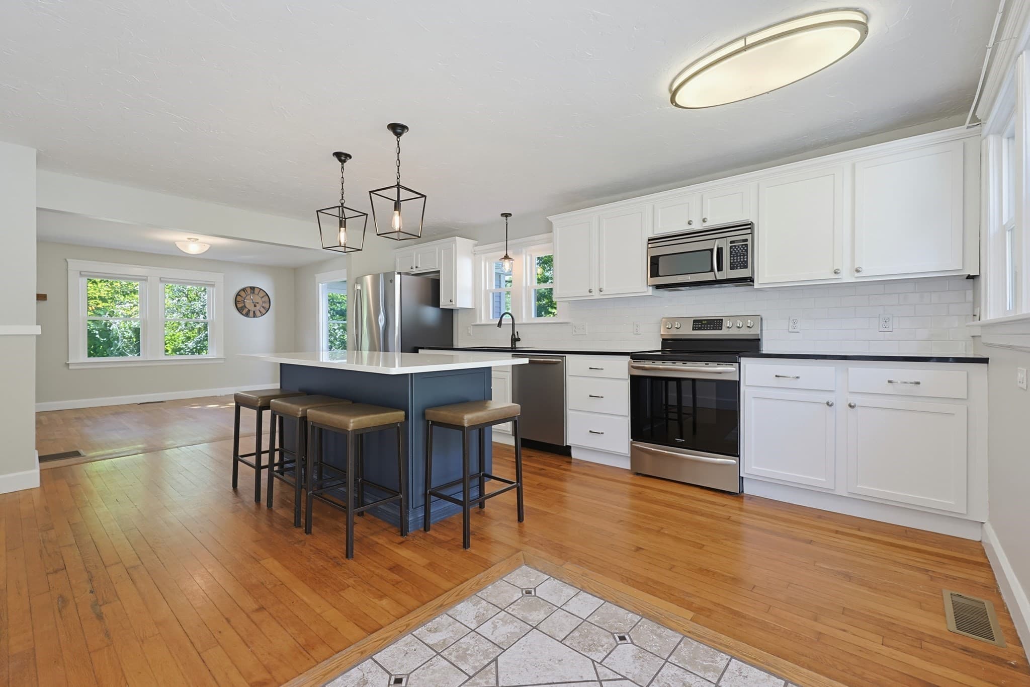 Single Family Residence at 191 Whitins Rd, Sutton MA 01590, Sutton, photo 4 of 37