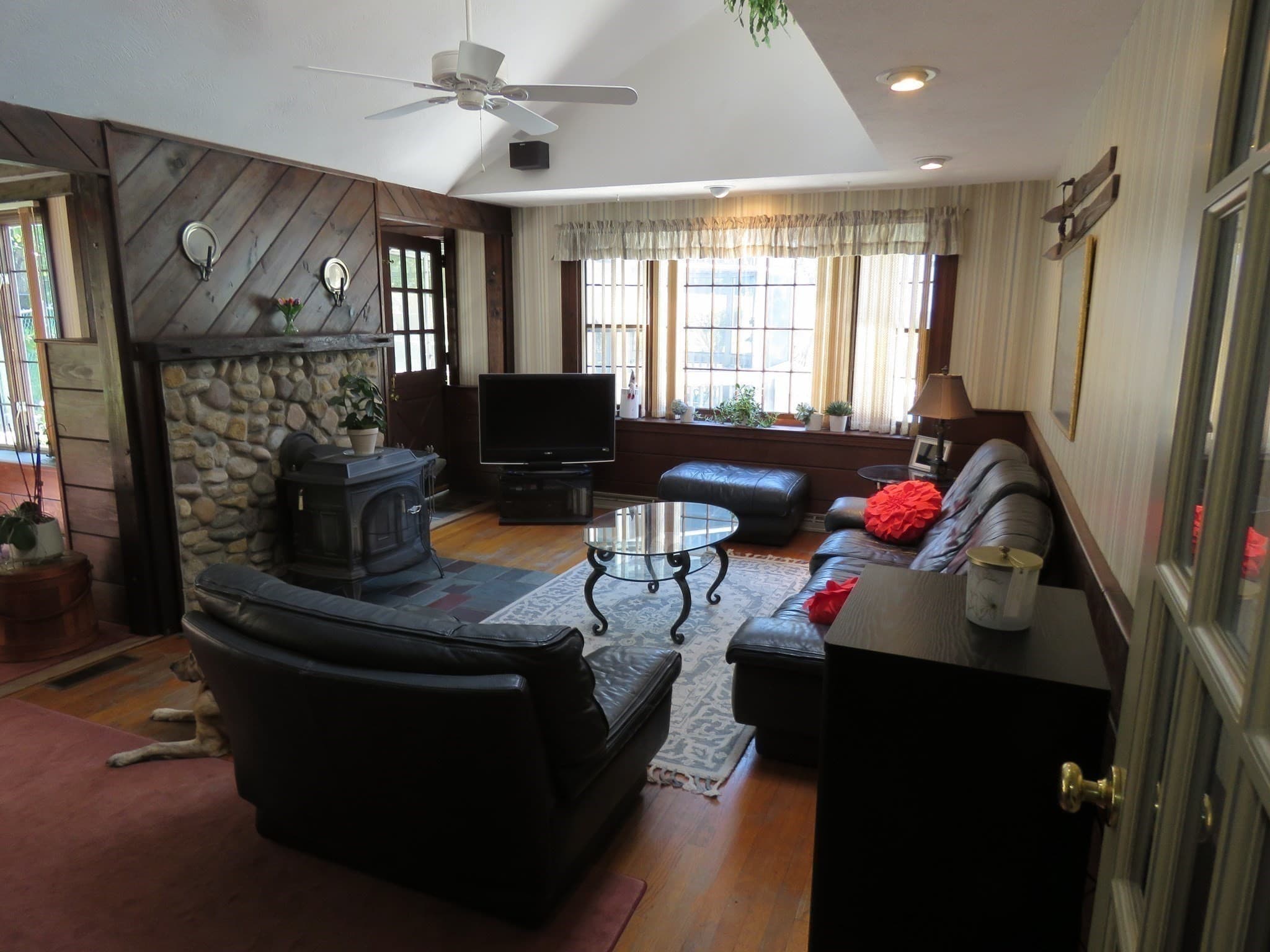 Single Family Residence at 23 Donna Dr, Hanover MA 02339, Hanover, photo 8 of 42