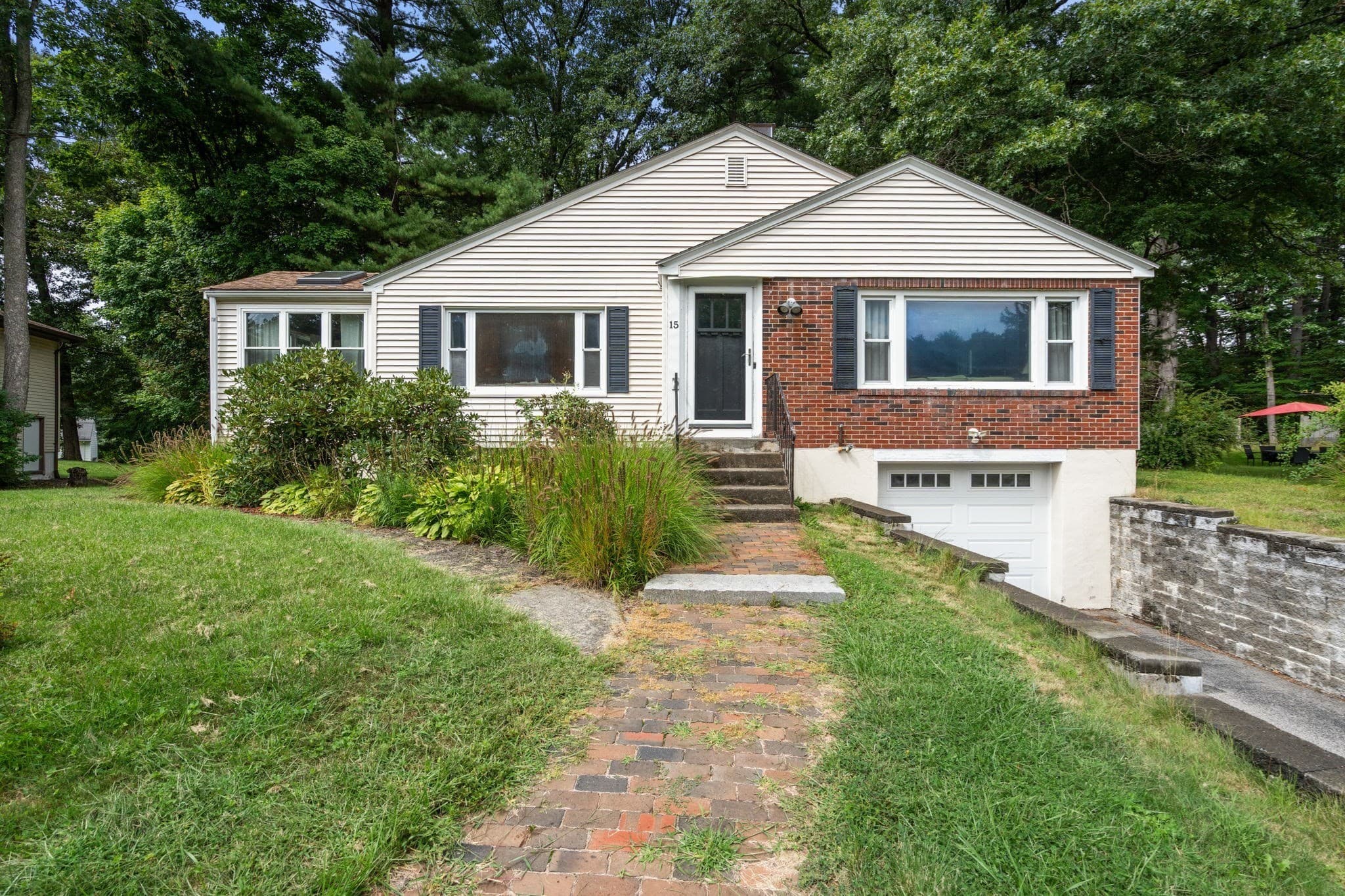 15 Claridge Dr, Worcester MA 01602
