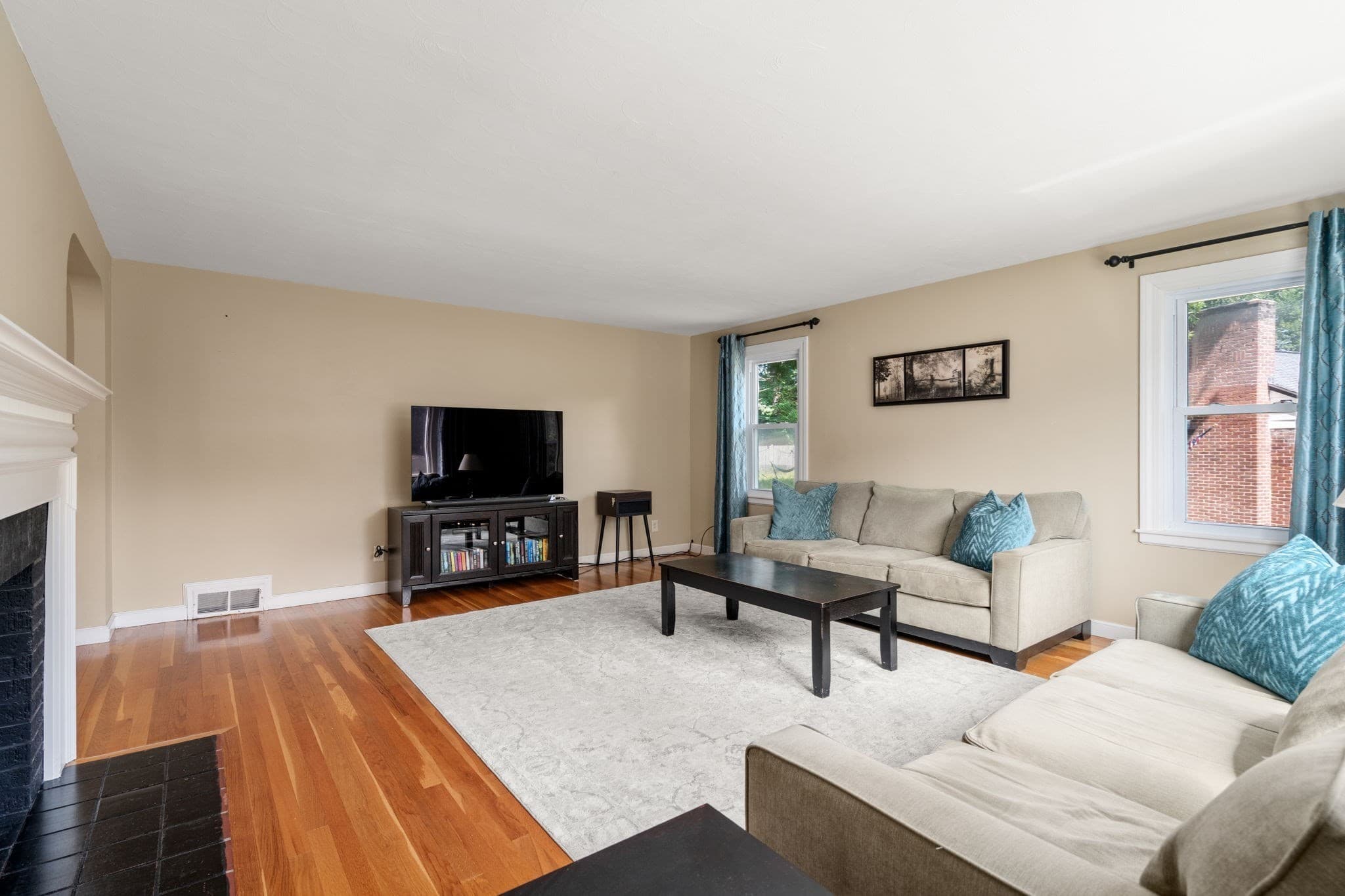 Single Family Residence at 15 Claridge Dr, Worcester MA 01602, Worcester, photo 8 of 30