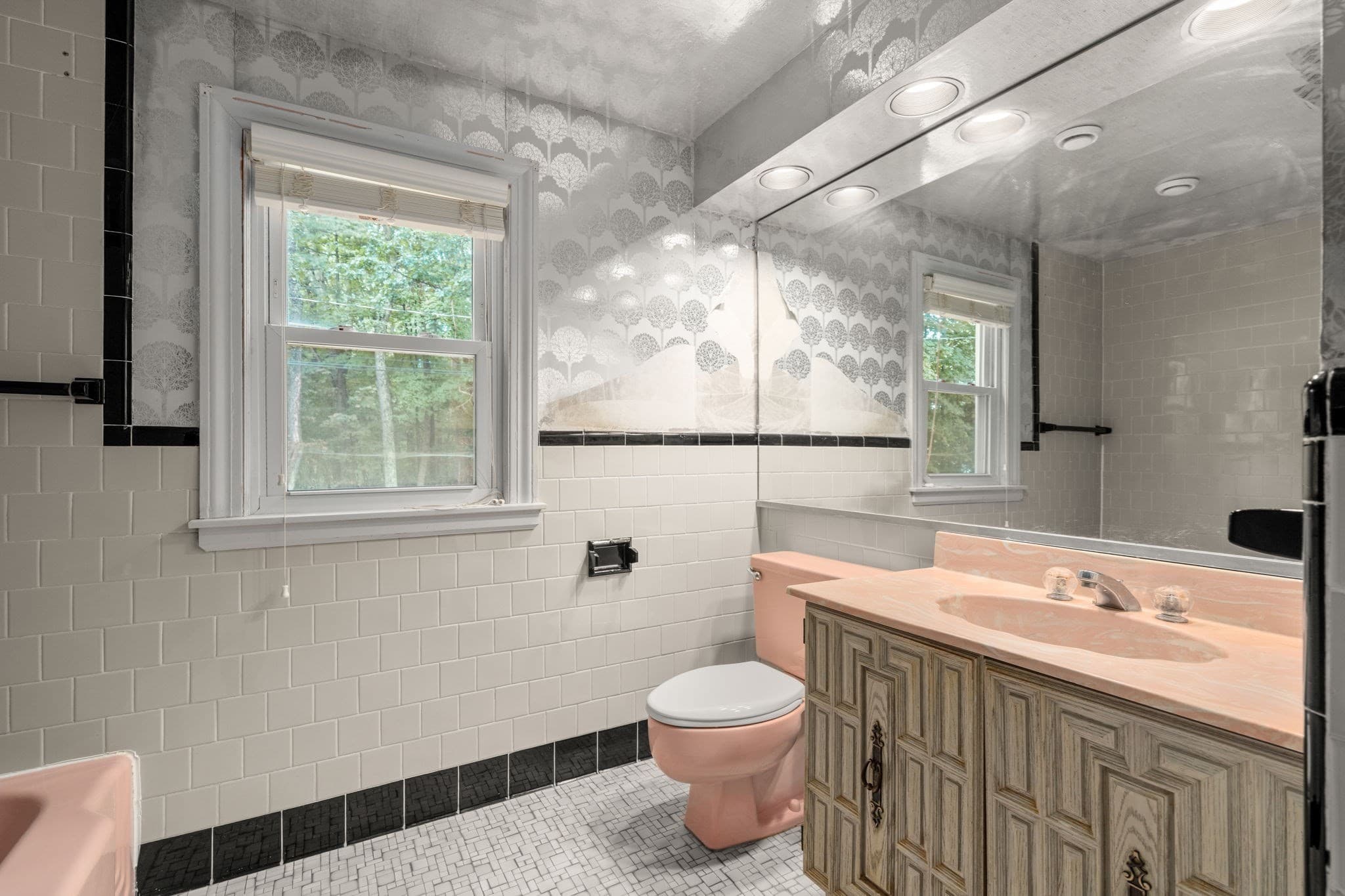 Single Family Residence at 15 Claridge Dr, Worcester MA 01602, Worcester, photo 21 of 30