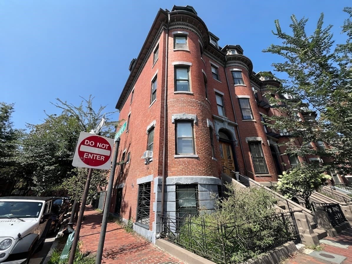 Condominium at 24 Dartmouth # 2, Boston MA 02116, photo 19 of 24