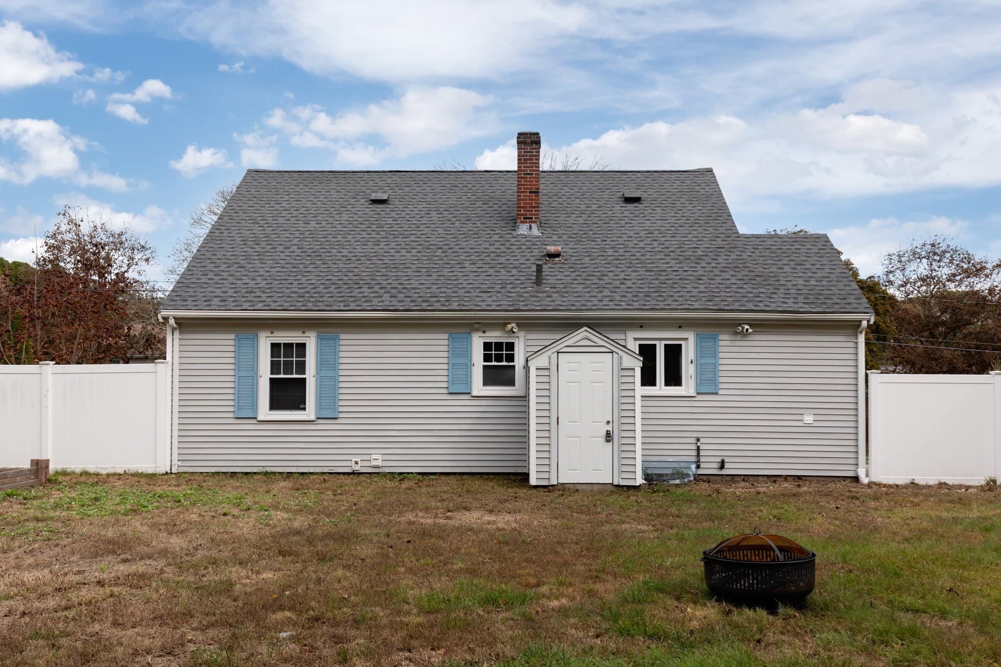 Single Family Residence at 18 Gould Rd, Plymouth MA 02360, photo 4 of 42