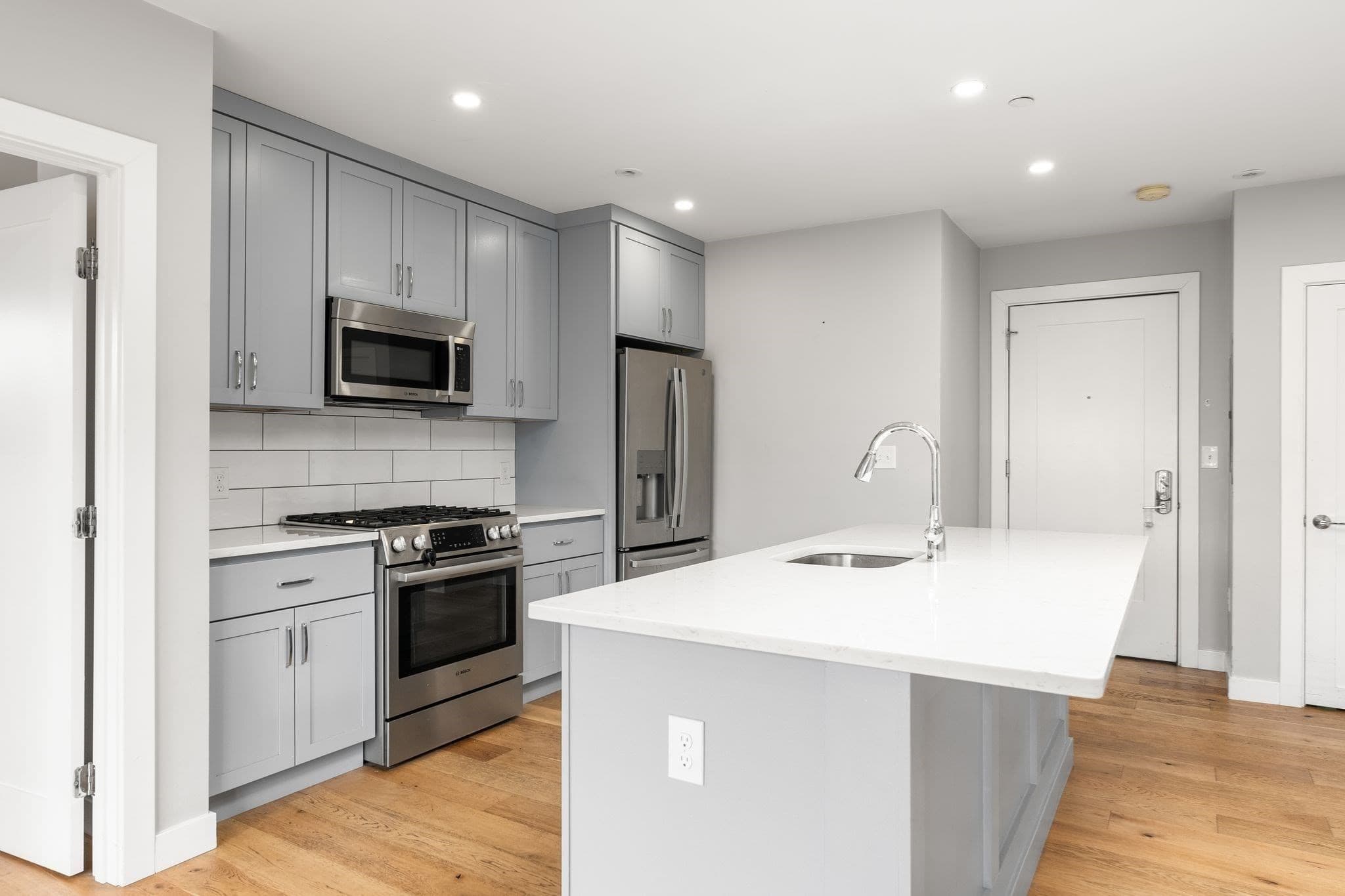 Condominium at 10-16 Everett St # 402, Boston MA 02128, Boston, photo 6 of 39