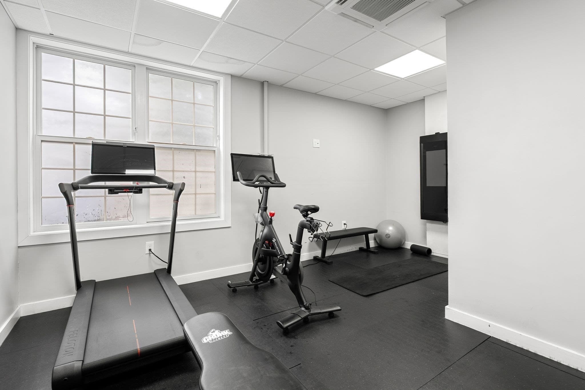 Condominium at 10-16 Everett St # 402, Boston MA 02128, Boston, photo 34 of 39