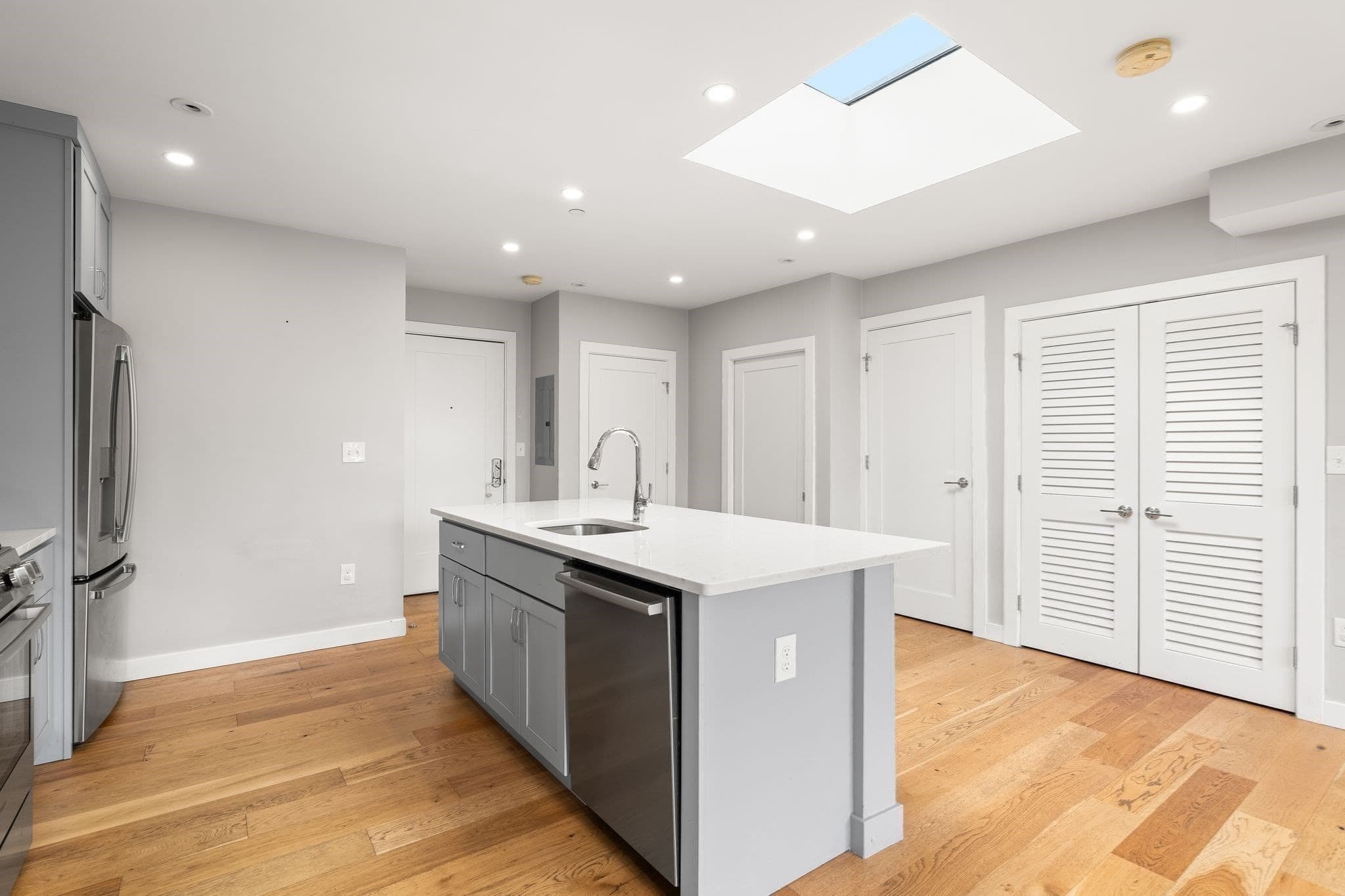 Condominium at 10-16 Everett St # 402, Boston MA 02128, Boston, photo 11 of 39