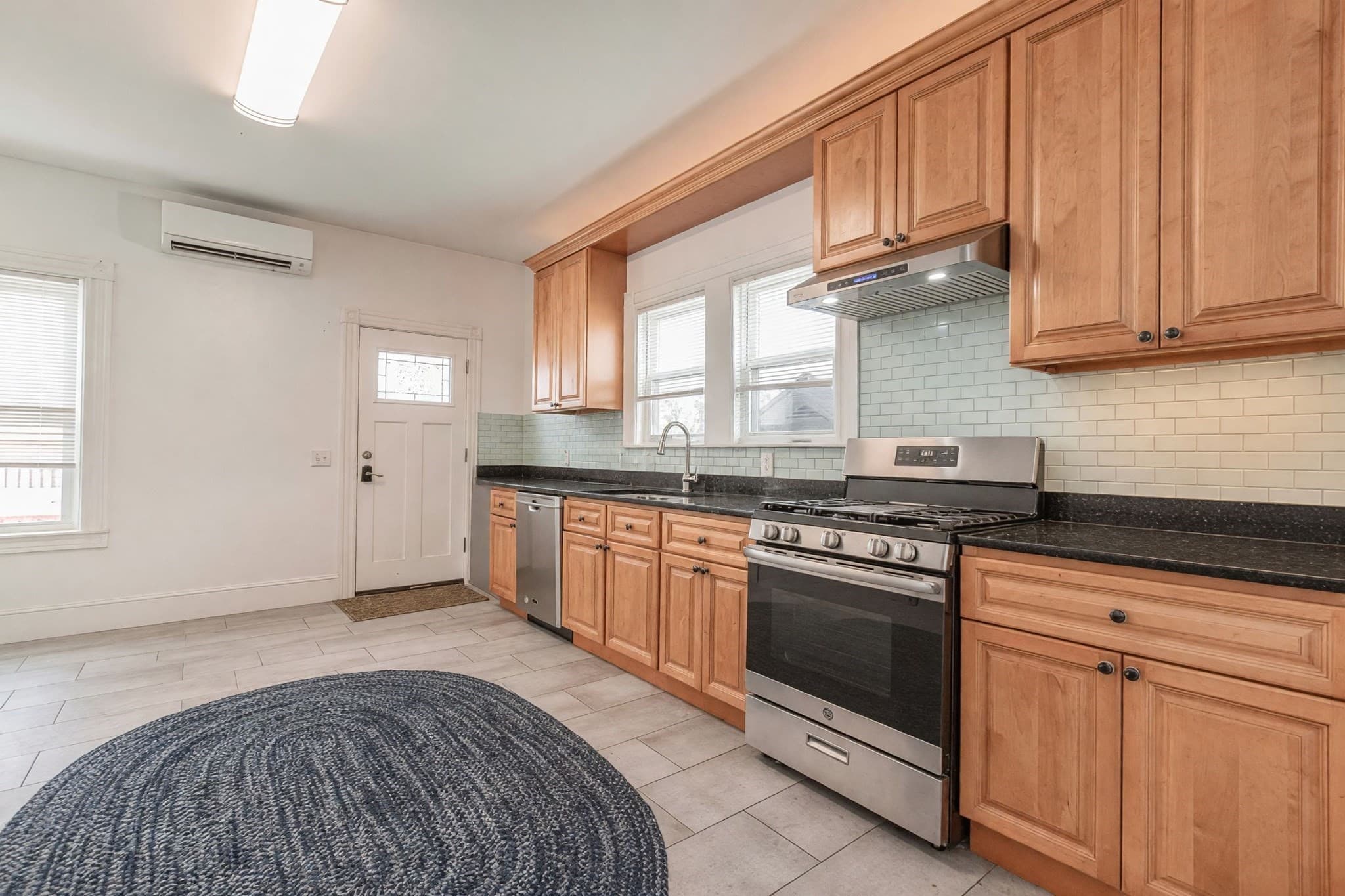 Single Family Residence at 38 Davis St, Quincy MA 02170, Quincy, photo 6 of 35