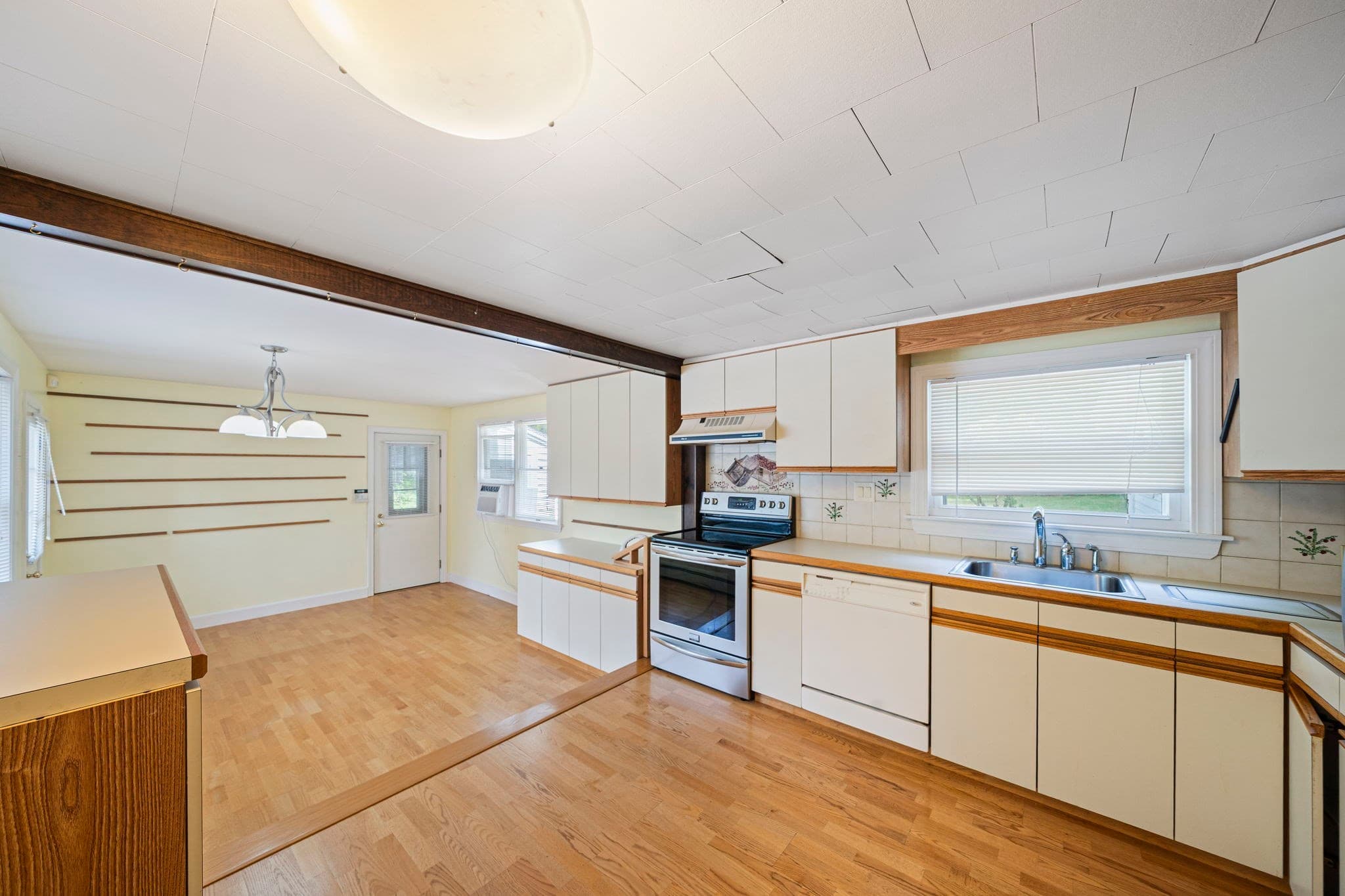 Single Family Residence at 508 Center St, Pembroke MA 02359, Pembroke, photo 4 of 40