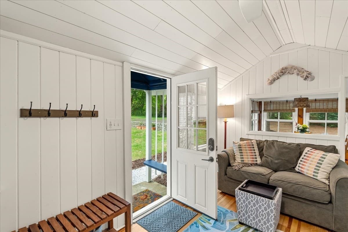 Single Family Residence at 207 Bartlett Rd, Plymouth MA 02360, Plymouth, photo 6 of 36