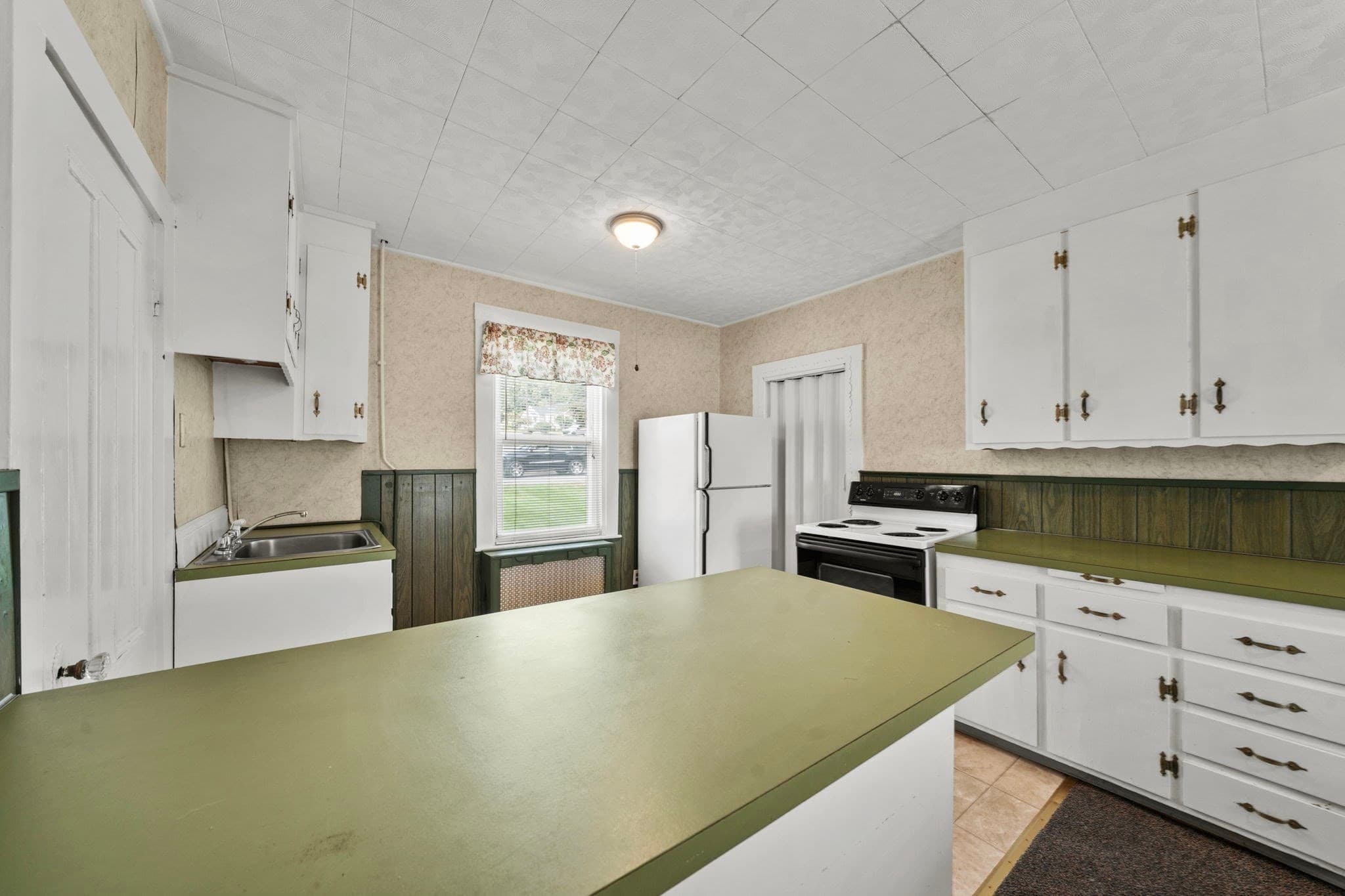 Single Family Residence at 76 Harrison Ave, Woburn MA 01801, Woburn, photo 13 of 34