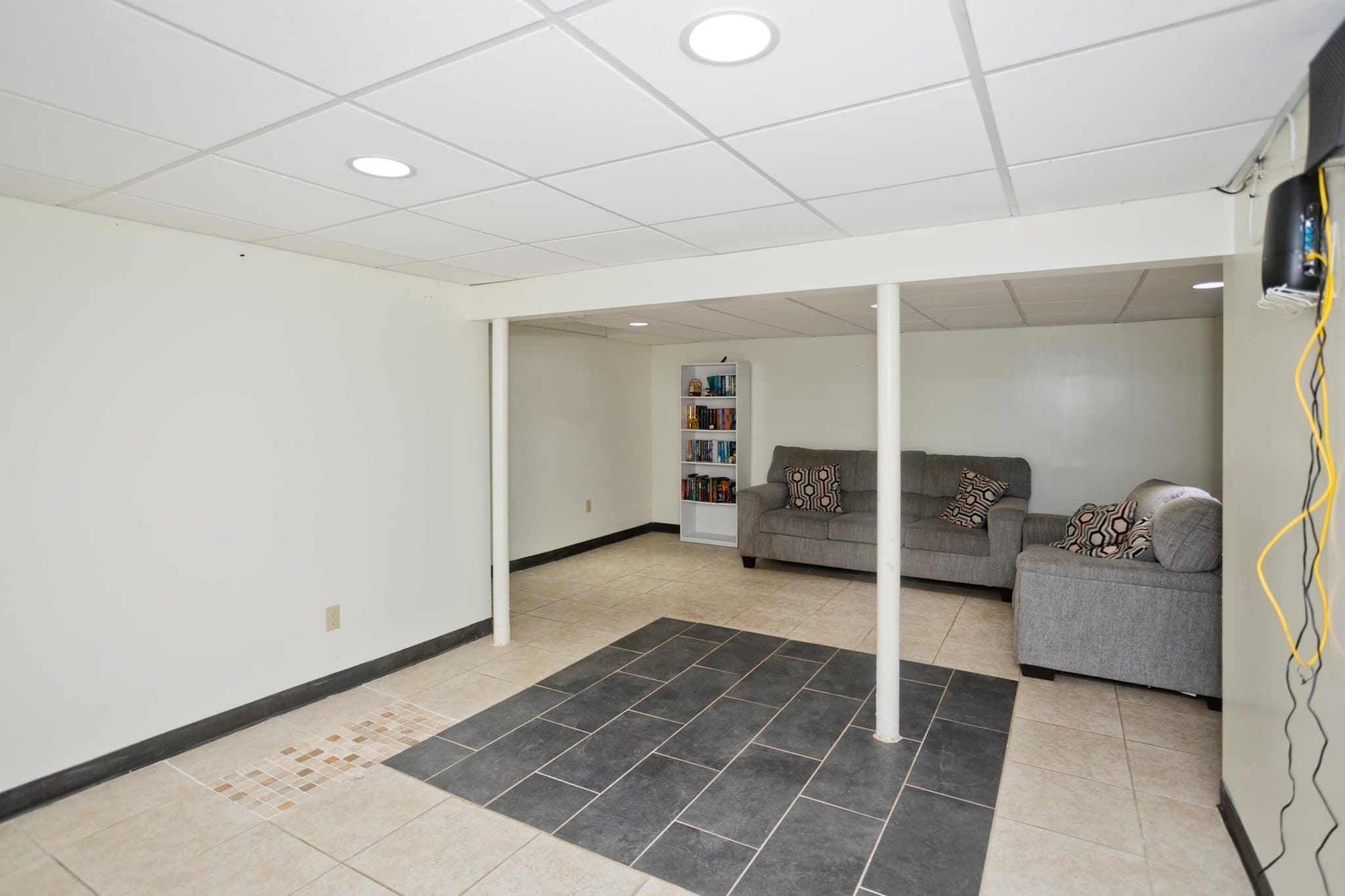 Single Family Residence at 115 Blanchwood Ave, Chicopee MA 01013, photo 23 of 29