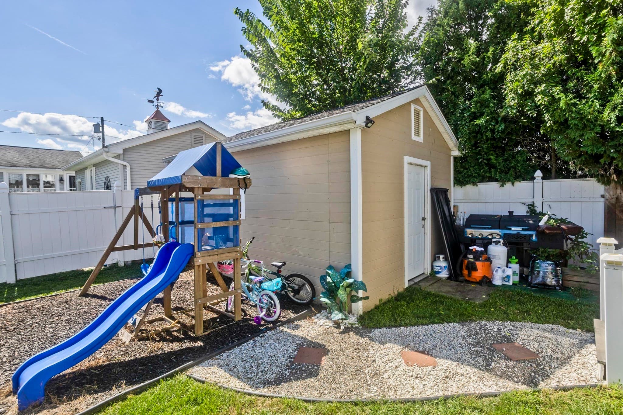 Single Family Residence at 115 Blanchwood Ave, Chicopee MA 01013, photo 27 of 29