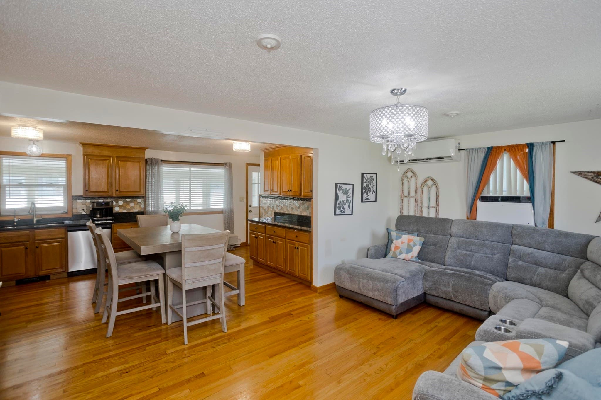 Single Family Residence at 115 Blanchwood Ave, Chicopee MA 01013, photo 7 of 29
