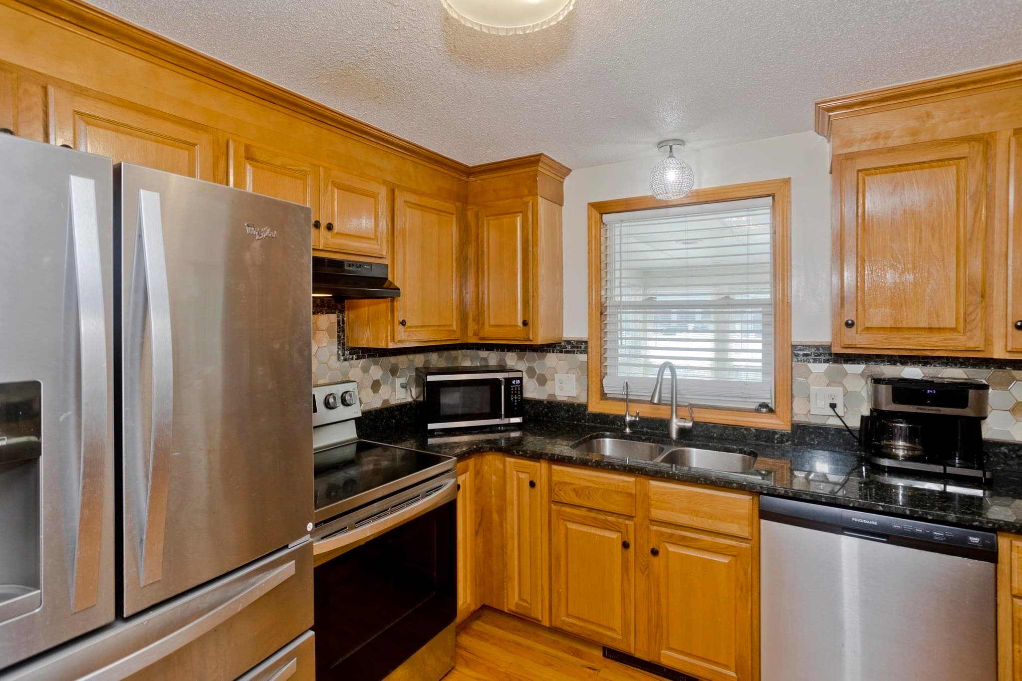 Single Family Residence at 115 Blanchwood Ave, Chicopee MA 01013, photo 3 of 29