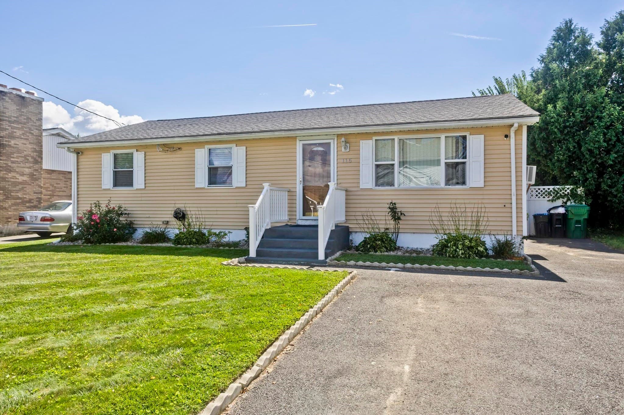 115 Blanchwood Ave, Chicopee MA 01013