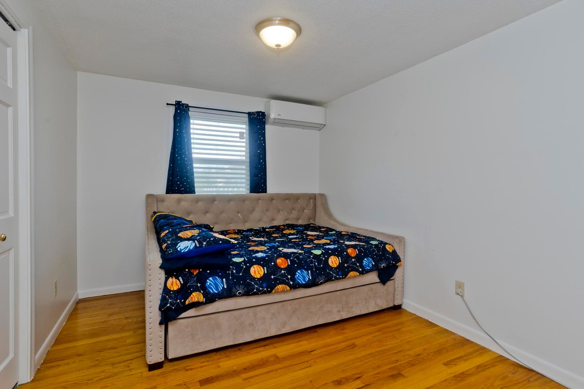Single Family Residence at 115 Blanchwood Ave, Chicopee MA 01013, photo 14 of 29