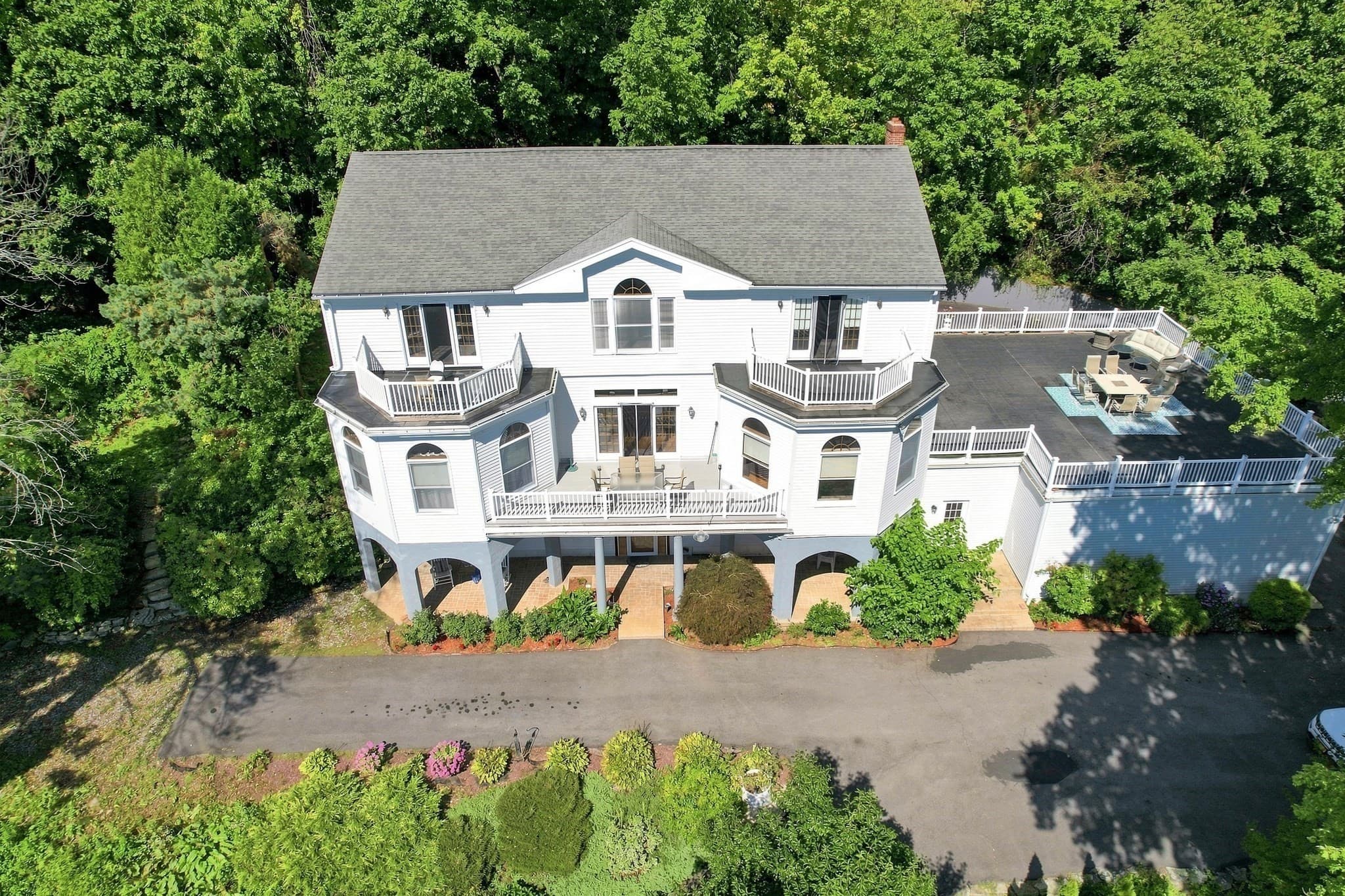 8 Bayberry Ln, Millbury MA 01527