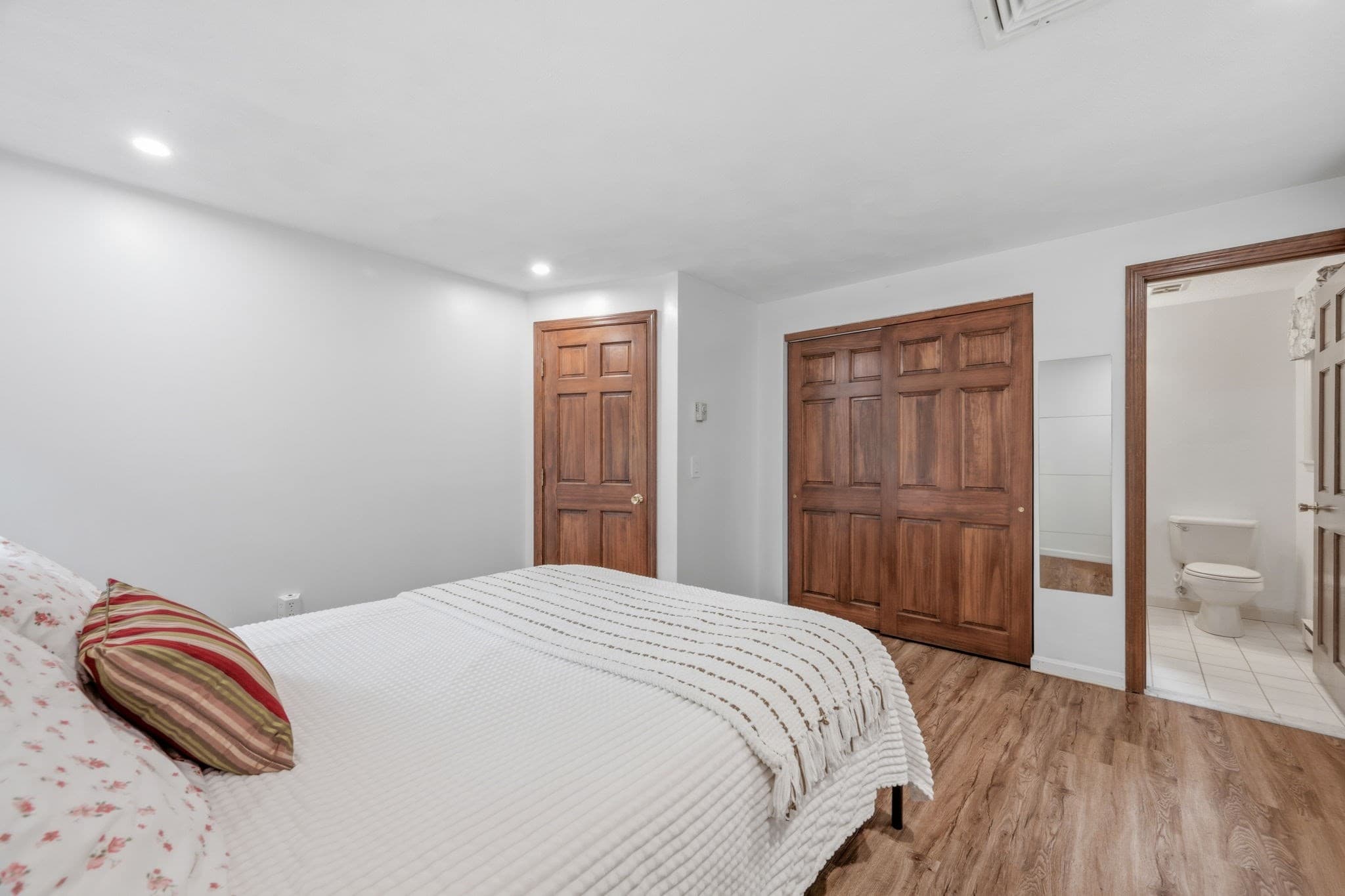 Single Family Residence at 25 Oak Ridge Way, Shrewsbury MA 01545, Shrewsbury, photo 13 of 35