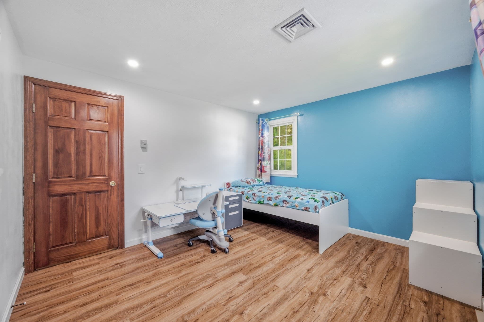 Single Family Residence at 25 Oak Ridge Way, Shrewsbury MA 01545, Shrewsbury, photo 17 of 35