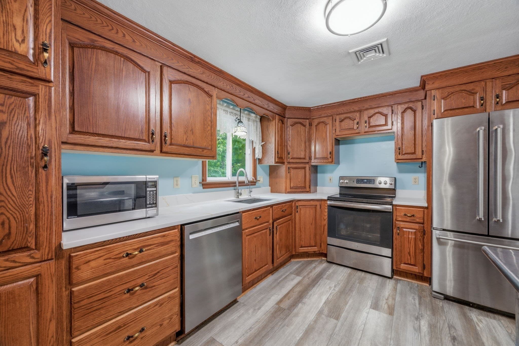 Single Family Residence at 25 Oak Ridge Way, Shrewsbury MA 01545, Shrewsbury, photo 8 of 35