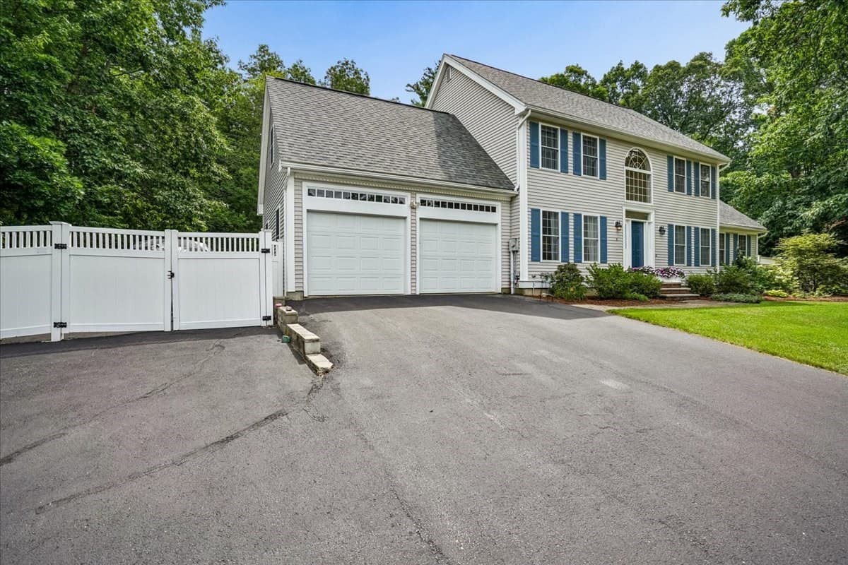 Single Family Residence at 6 Sterling Dr, Londonderry NH 03053, Londonderry, photo 2 of 42