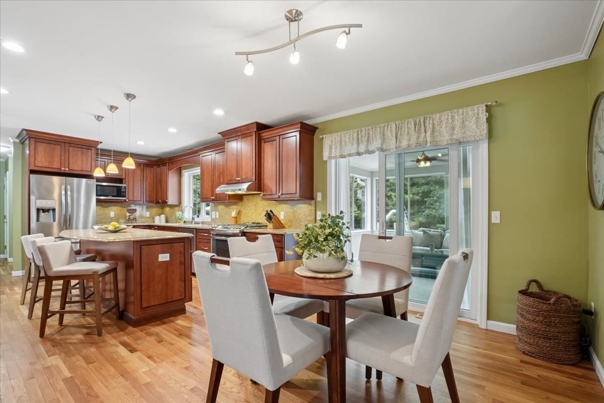 Single Family Residence at 6 Sterling Dr, Londonderry NH 03053, Londonderry, photo 6 of 42