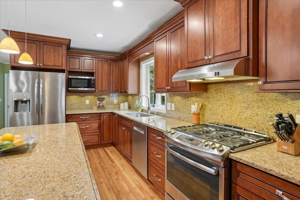 Single Family Residence at 6 Sterling Dr, Londonderry NH 03053, Londonderry, photo 11 of 42