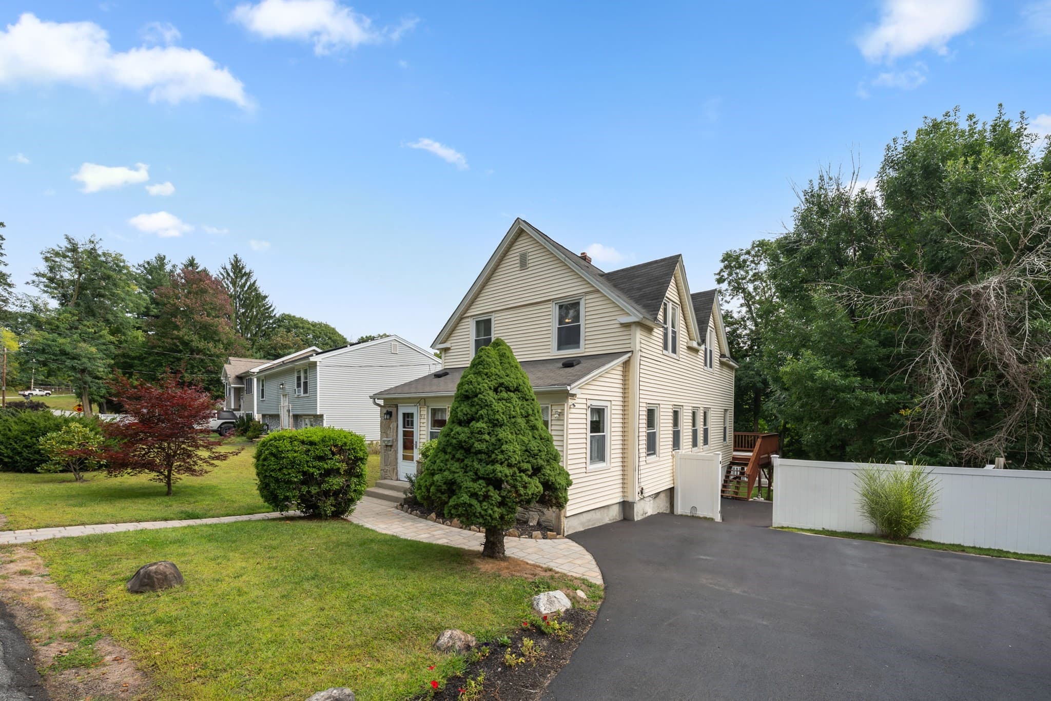 Single Family Residence at 46 Chester Street, Worcester MA 01605, Worcester, photo 2 of 33