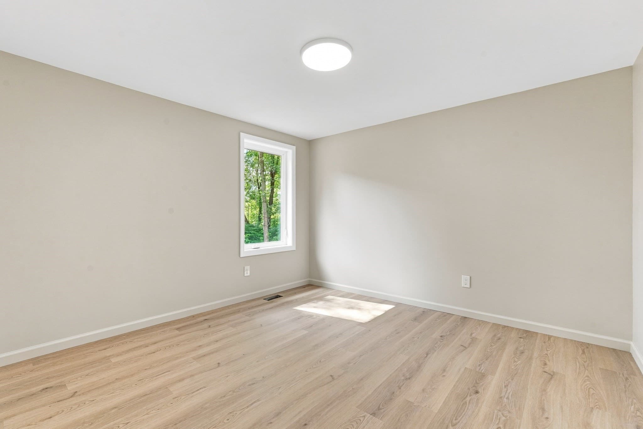 Single Family Residence at 110 Mountain View St, South Hadley MA 01075, South Hadley, photo 24 of 42
