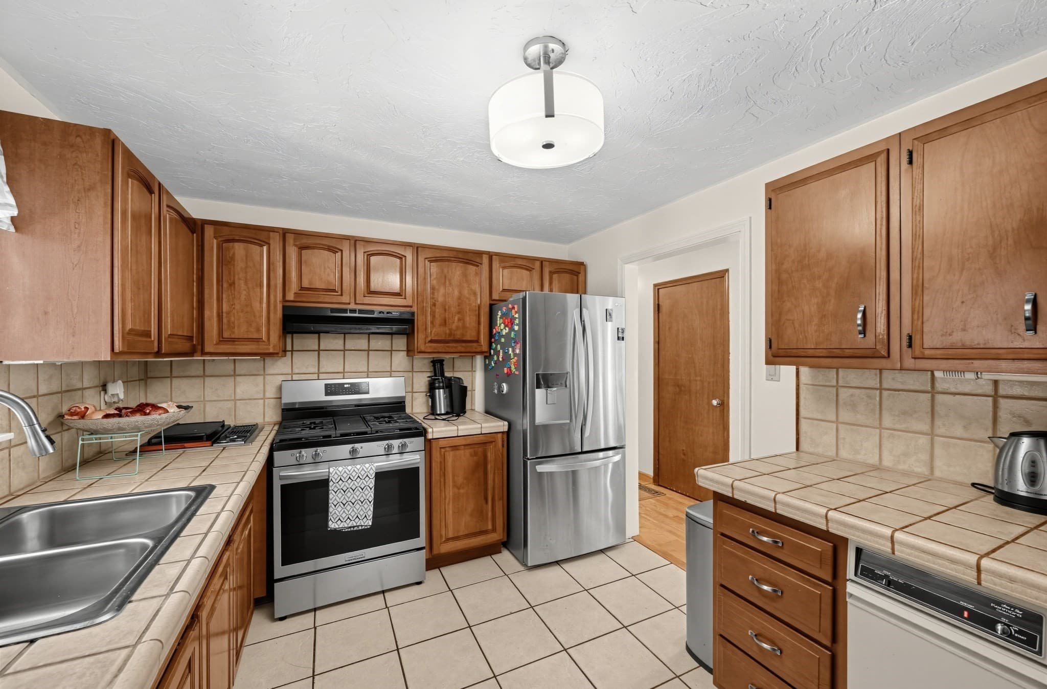 Single Family Residence at 7 Balsam Dr, Townsend MA 01469, Townsend, photo 2 of 30