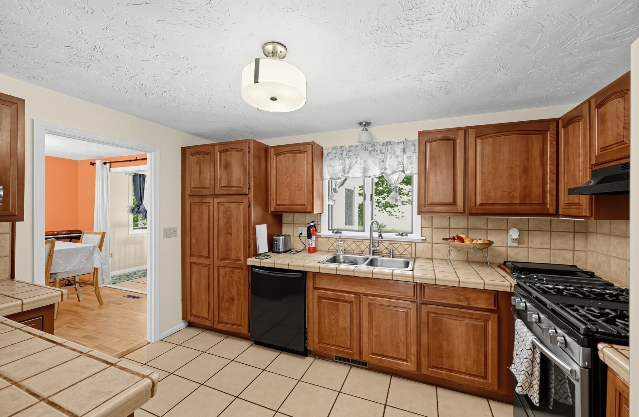 Single Family Residence at 7 Balsam Dr, Townsend MA 01469, Townsend, photo 3 of 30