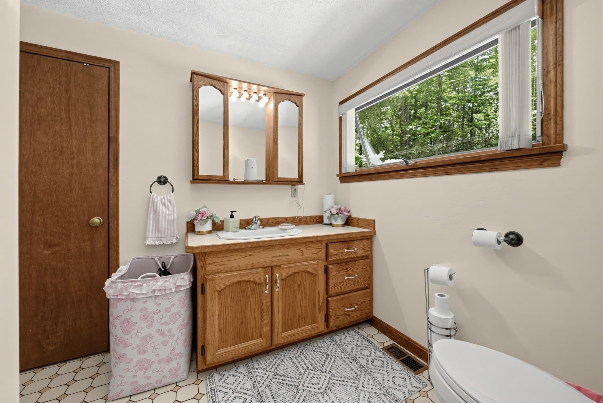 Single Family Residence at 7 Balsam Dr, Townsend MA 01469, Townsend, photo 14 of 30