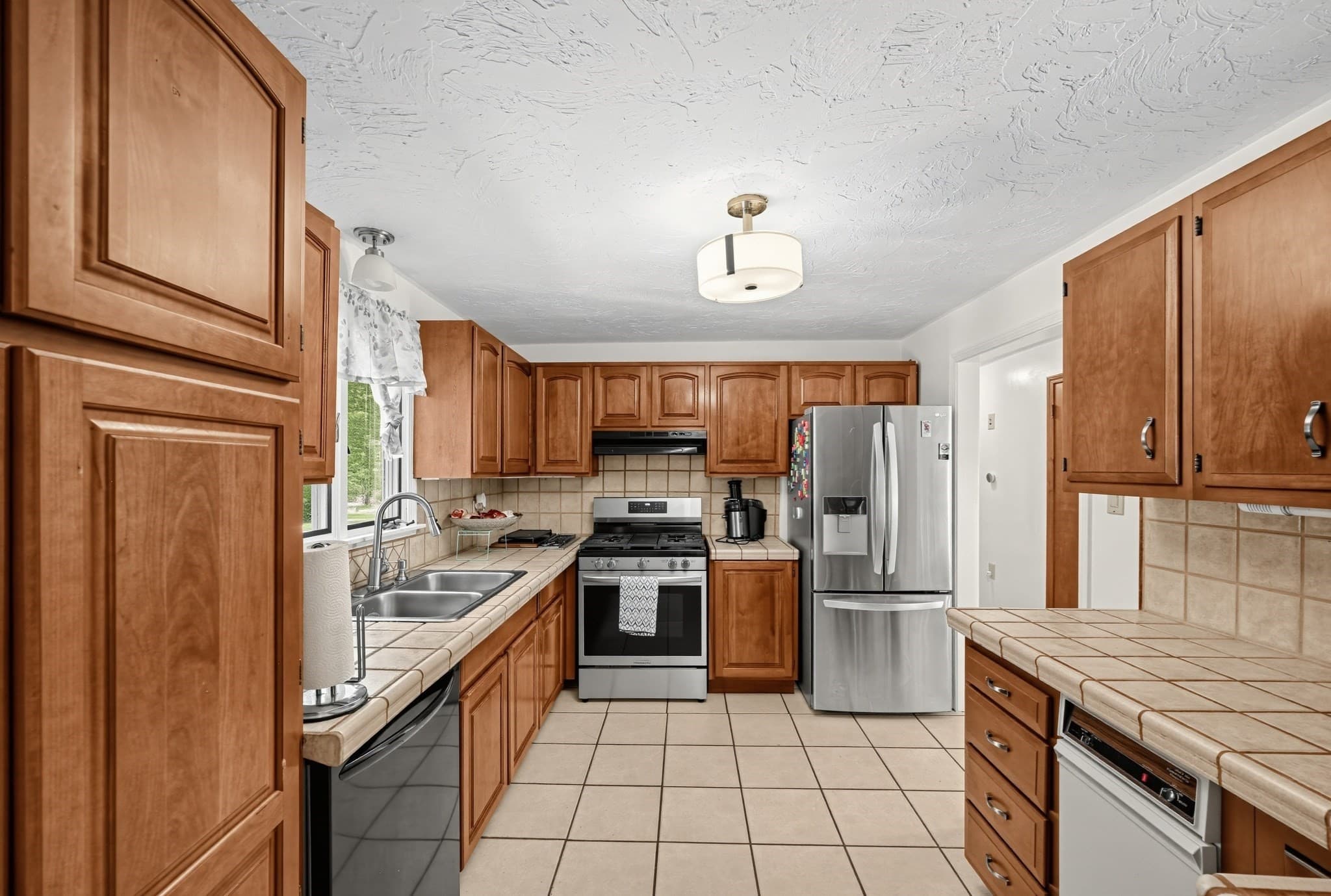 Single Family Residence at 7 Balsam Dr, Townsend MA 01469, Townsend, photo 4 of 30
