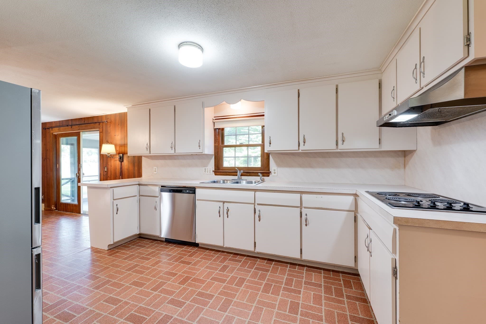 Single Family Residence at 29 Indian Spring Rd, East Longmeadow MA 01028, East Longmeadow, photo 2 of 40