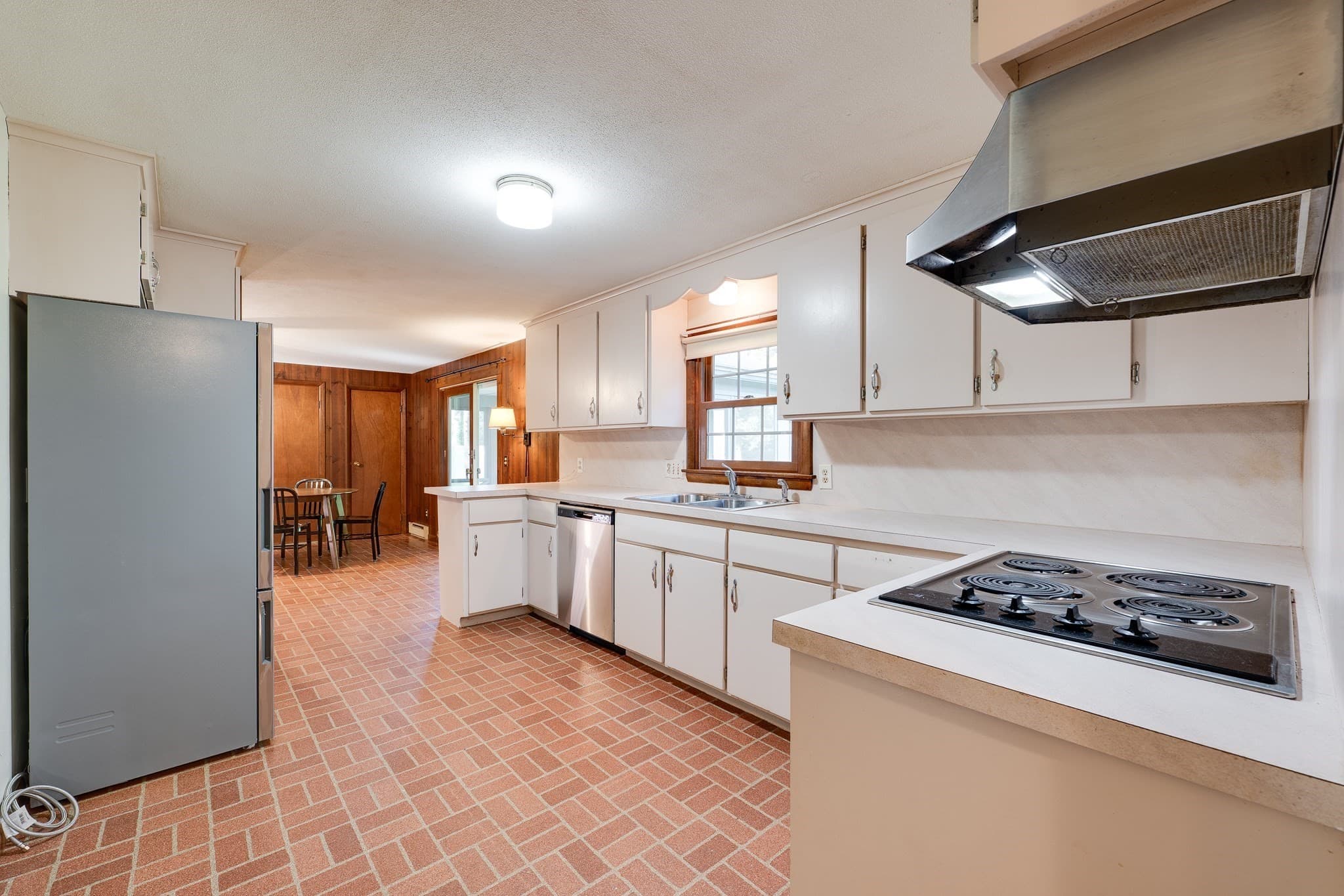 Single Family Residence at 29 Indian Spring Rd, East Longmeadow MA 01028, East Longmeadow, photo 3 of 40