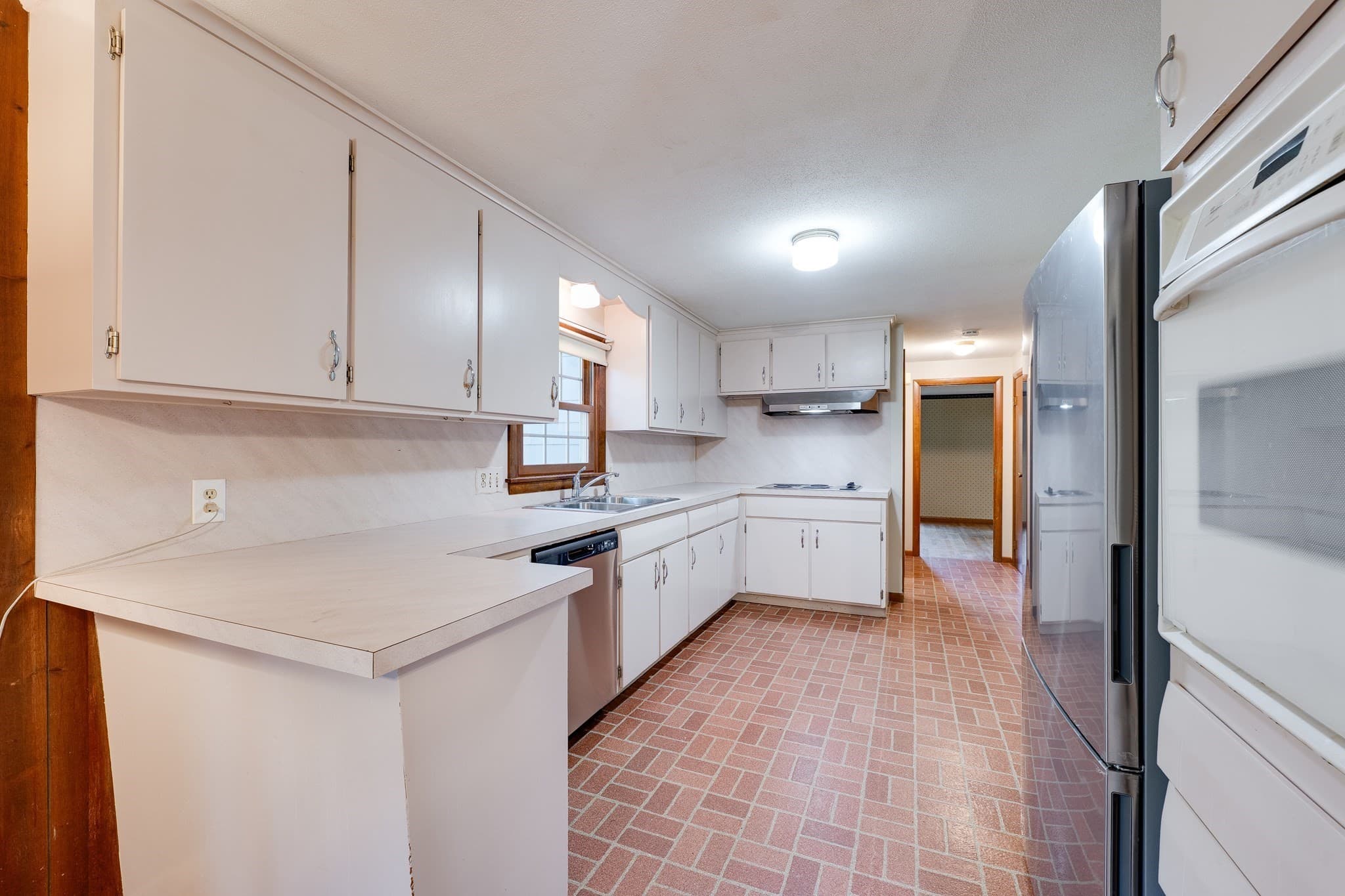 Single Family Residence at 29 Indian Spring Rd, East Longmeadow MA 01028, East Longmeadow, photo 4 of 40
