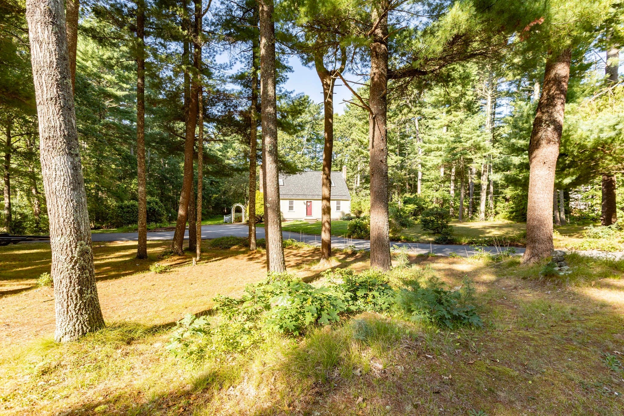 Single Family Residence at 133 Walnut Plain Rd, Rochester MA 02770, Rochester, photo 2 of 40