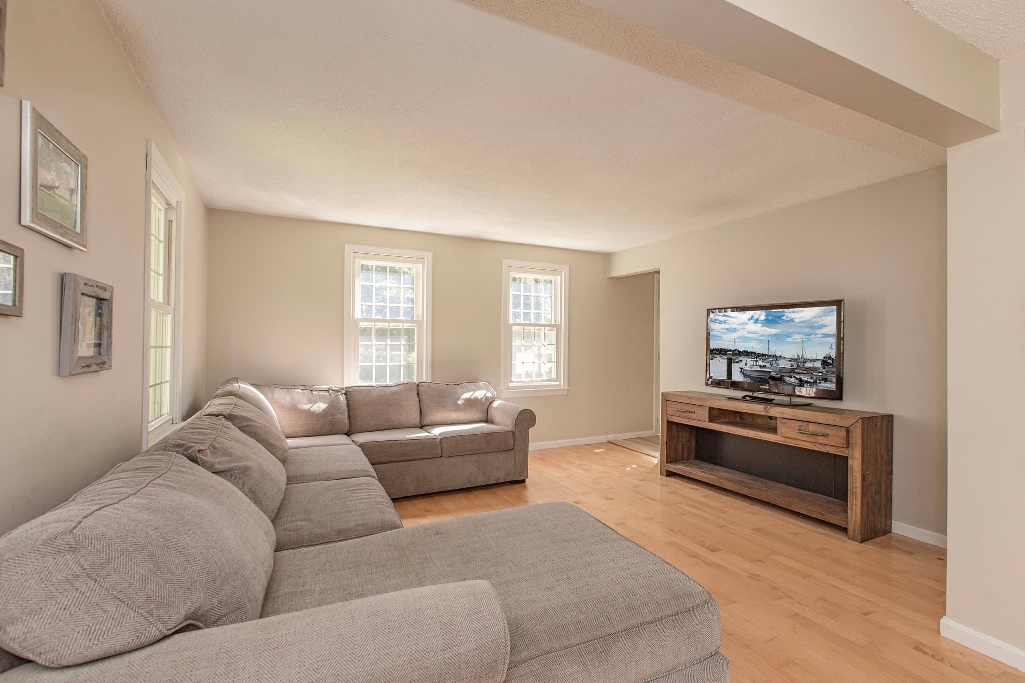 Single Family Residence at 133 Walnut Plain Rd, Rochester MA 02770, Rochester, photo 16 of 40