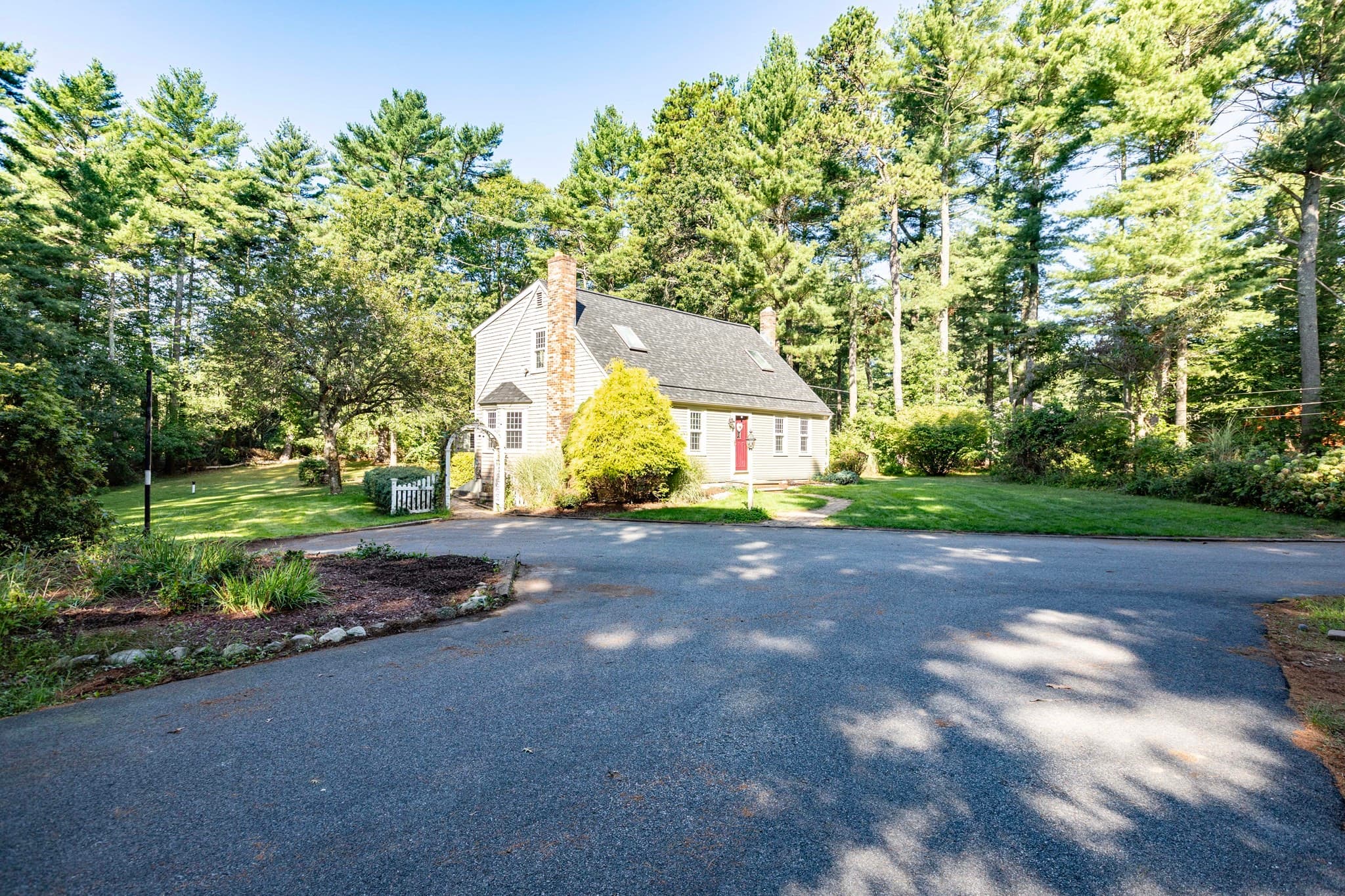 Single Family Residence at 133 Walnut Plain Rd, Rochester MA 02770, Rochester, photo 3 of 40