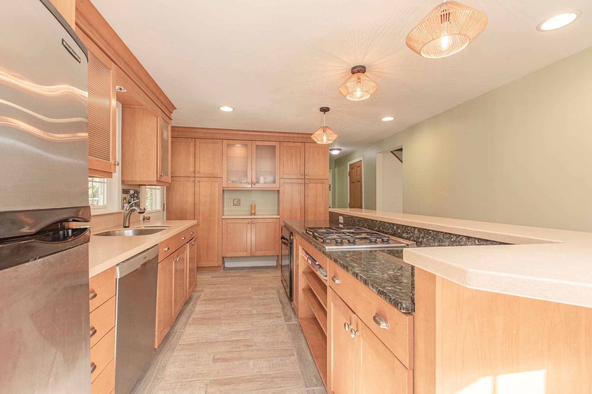 Single Family Residence at 133 Walnut Plain Rd, Rochester MA 02770, Rochester, photo 10 of 40