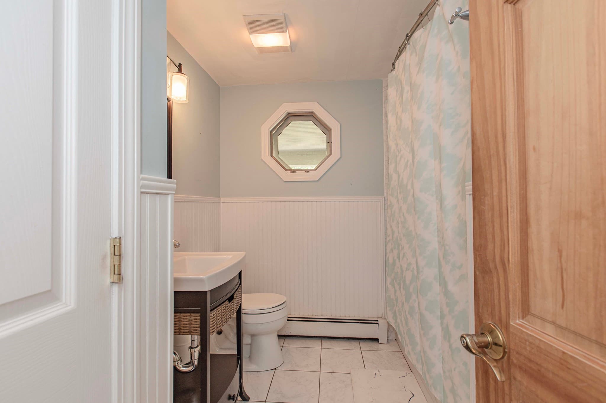 Single Family Residence at 133 Walnut Plain Rd, Rochester MA 02770, Rochester, photo 14 of 40