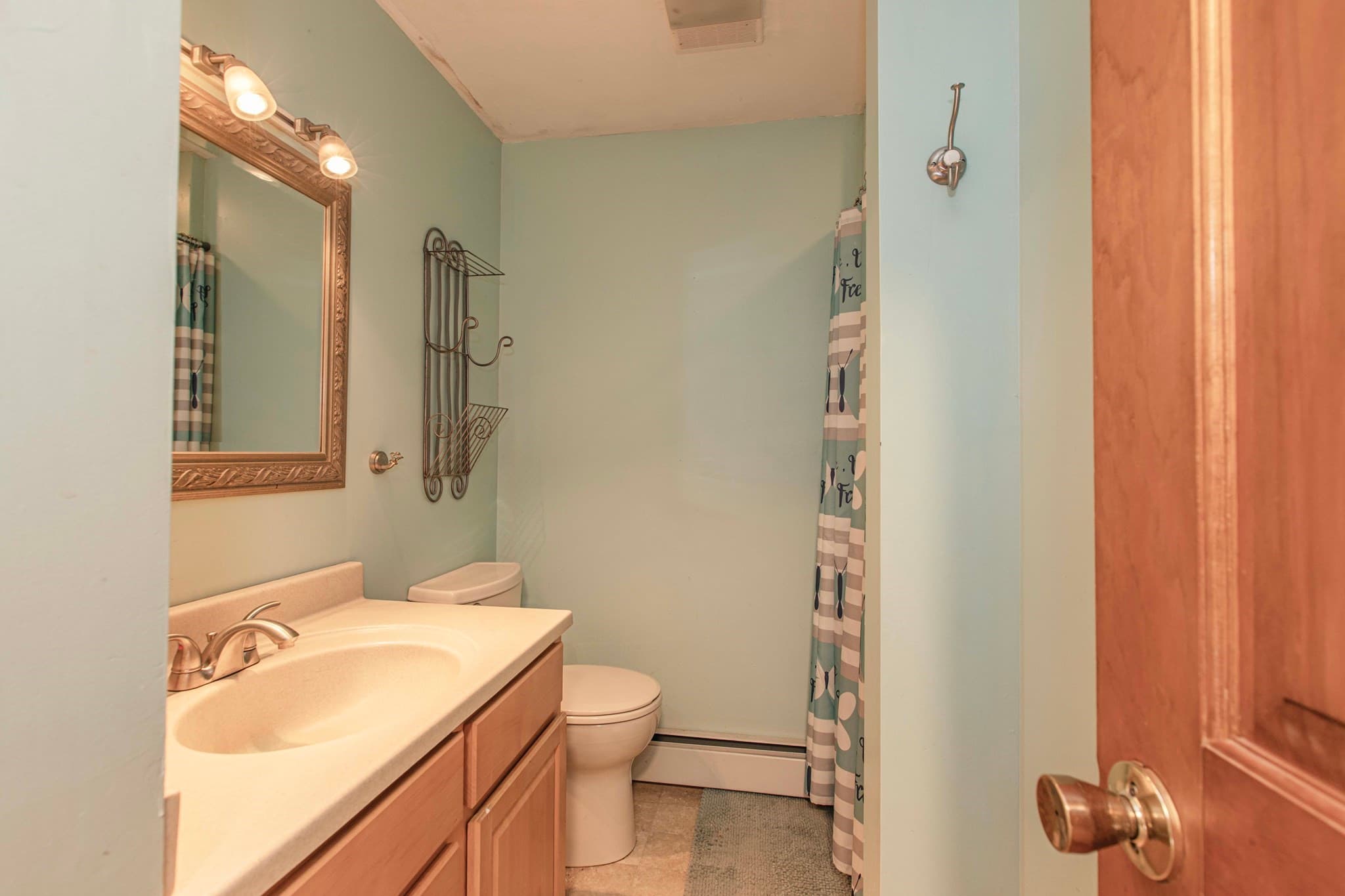 Single Family Residence at 133 Walnut Plain Rd, Rochester MA 02770, Rochester, photo 19 of 40