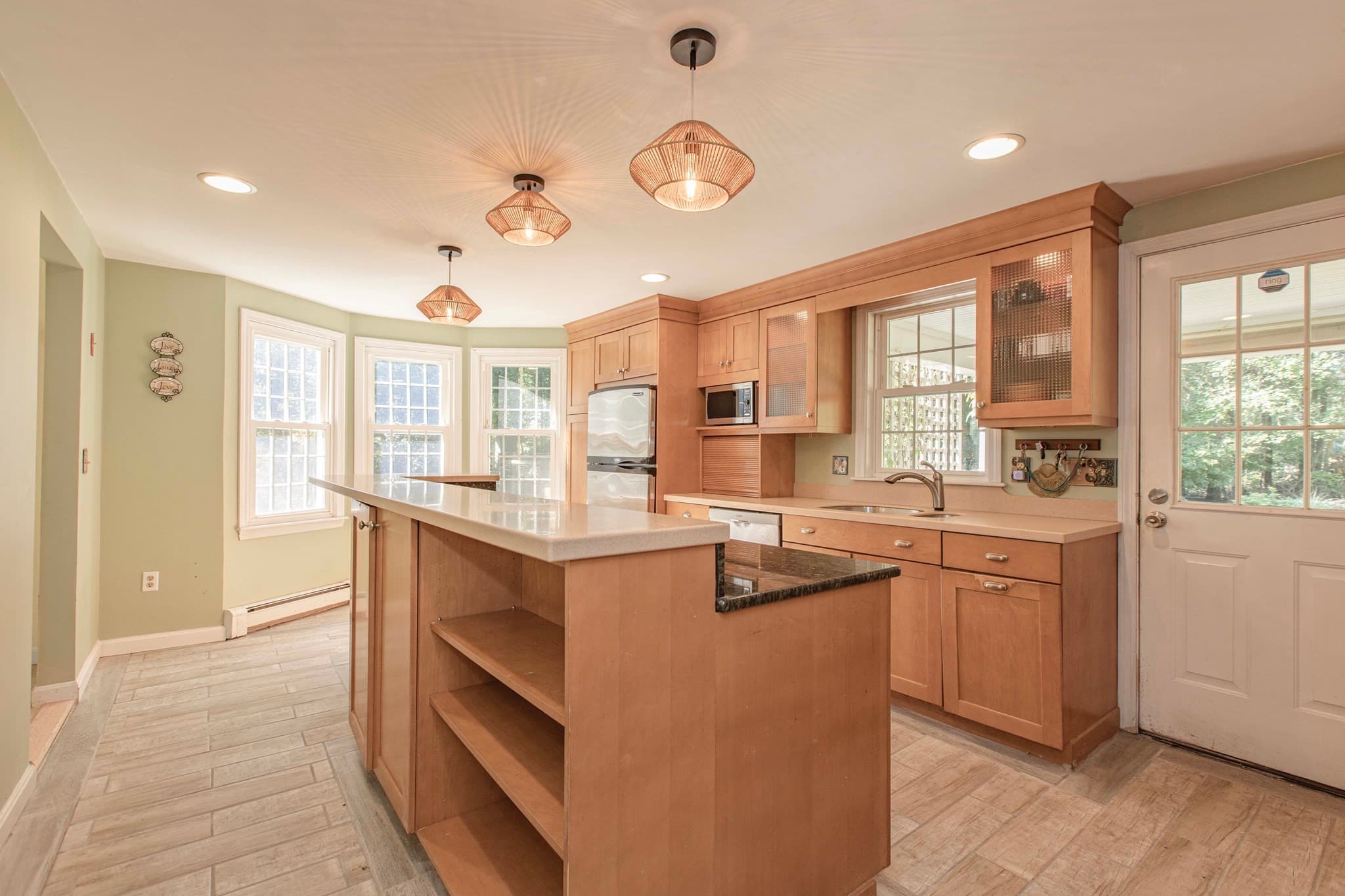 Single Family Residence at 133 Walnut Plain Rd, Rochester MA 02770, Rochester, photo 8 of 40