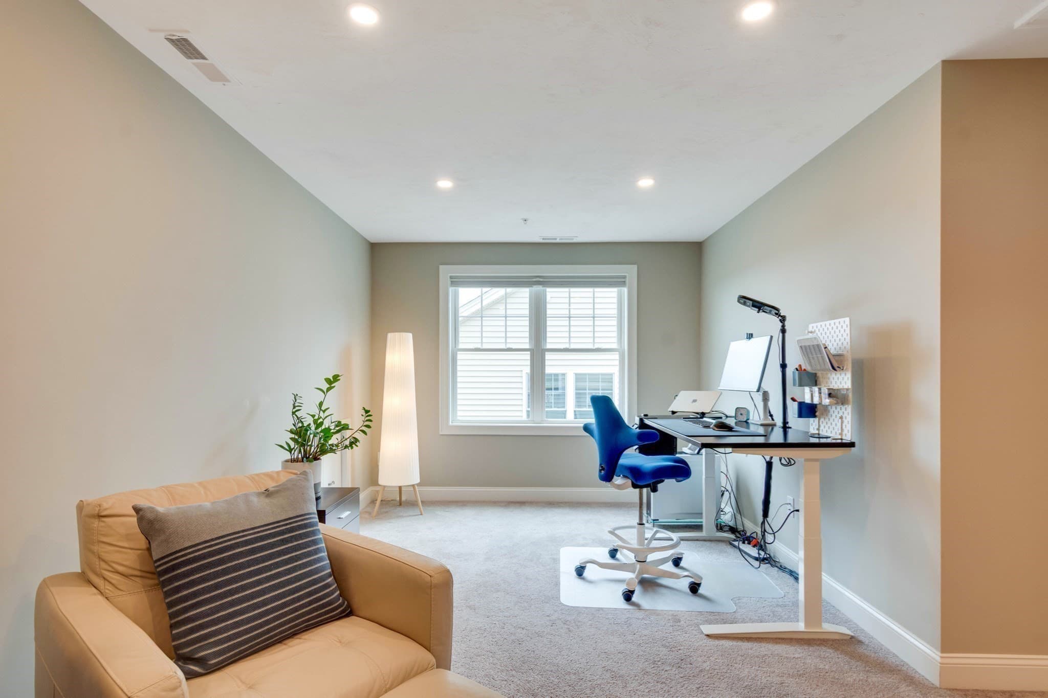 Condominium at 837 Ledgewood Way # 837, Clinton MA 01510, Clinton, photo 23 of 38