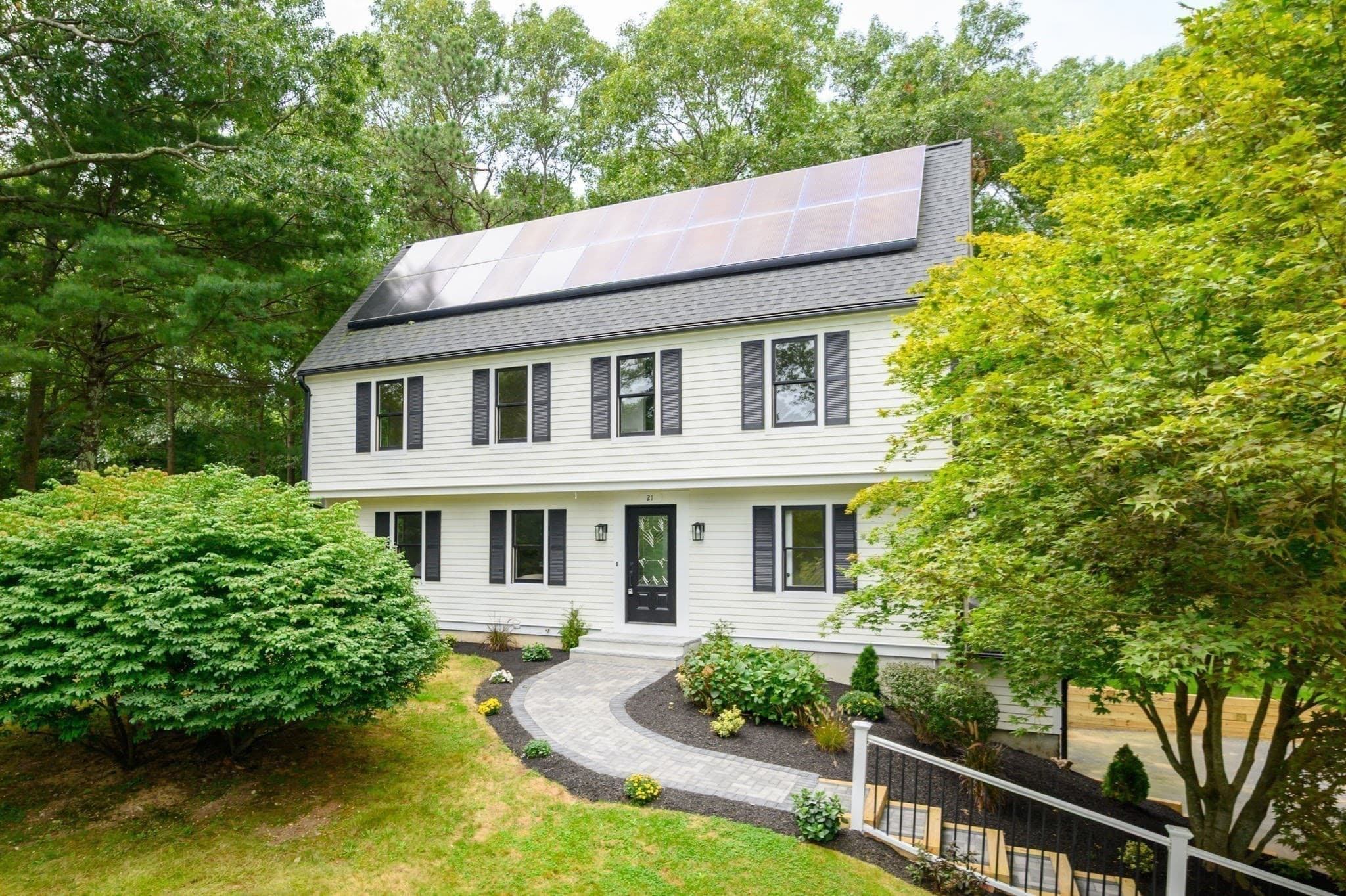 Single Family Residence at 21 Old Barn Rd, Plymouth MA 02360, photo 2 of 32