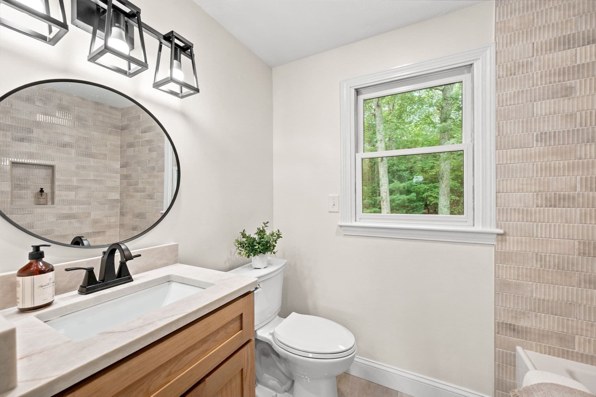 Single Family Residence at 21 Old Barn Rd, Plymouth MA 02360, photo 13 of 32